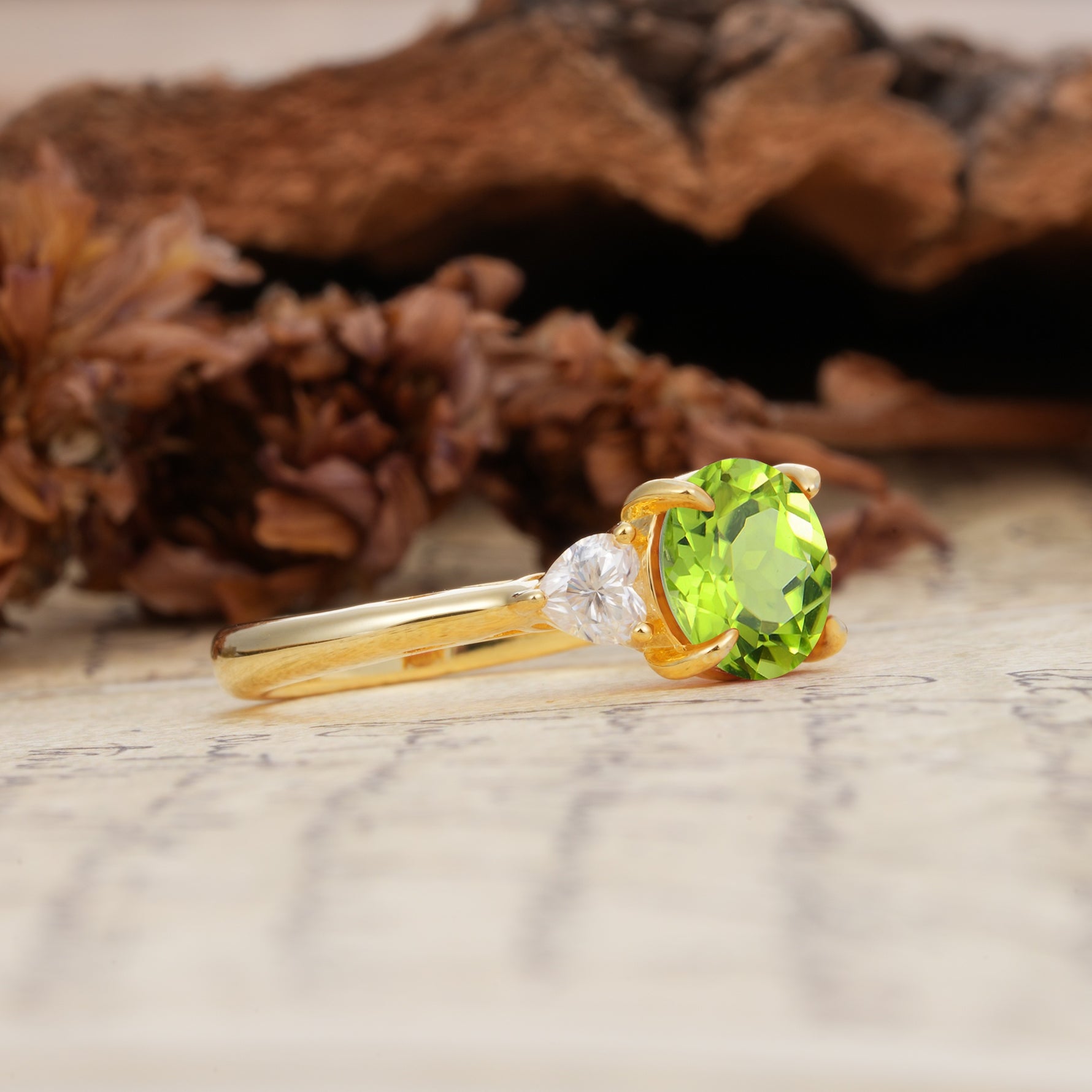 Minimalist 4-Prong Round Cut Peridot Three Stones Wedding Ring - Additional view