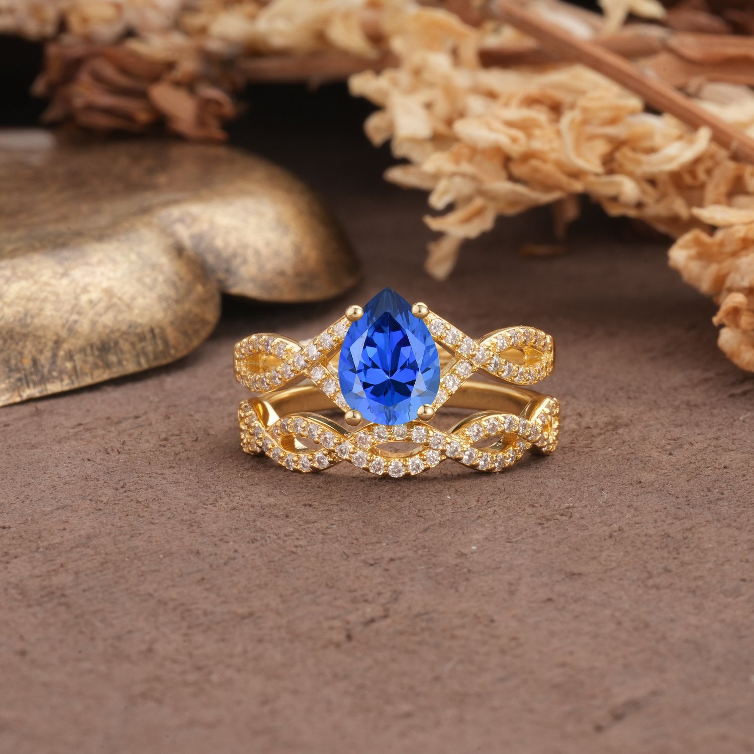 Luxurious and Unique: Entwined 4-Prong Pear Cut Sapphire Bridal Ring Set - Yellow-Gold