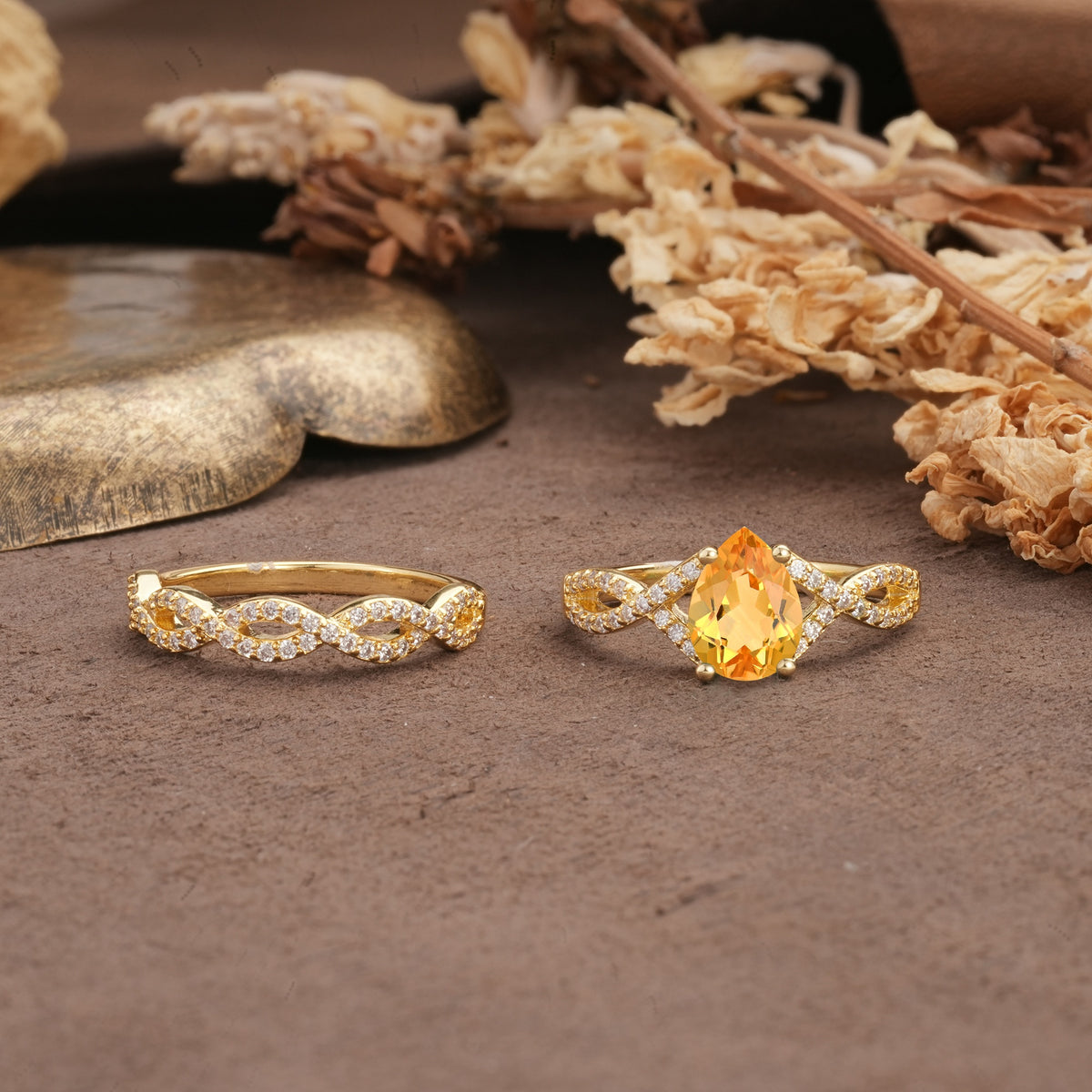 Luxurious and Unique: Entwined 4-Prong Pear Cut Citrine Bridal Ring Set - Additional view