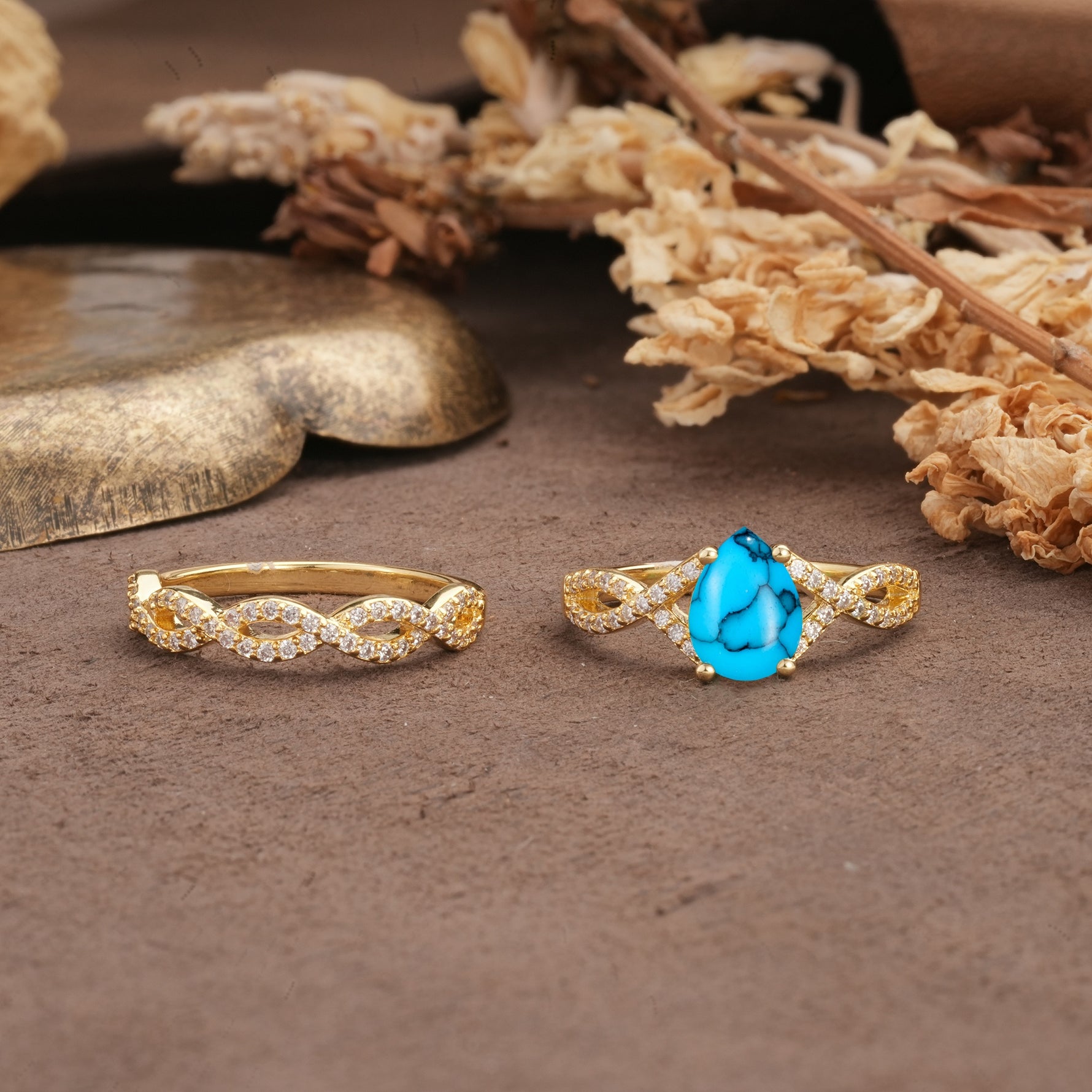 Luxurious and Unique: Entwined 4-Prong Pear Cut Turquoise Bridal Ring Set - Additional view