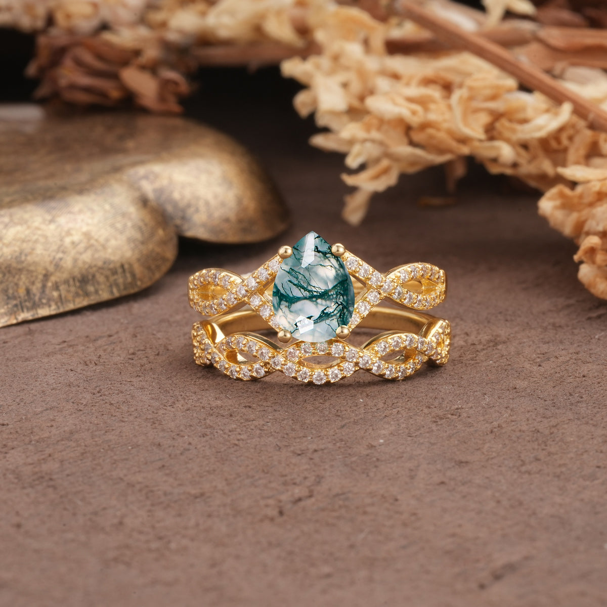 Luxurious and Unique: Entwined 4-Prong Pear Cut Moss Agate Bridal Ring Set - Yellow-Gold