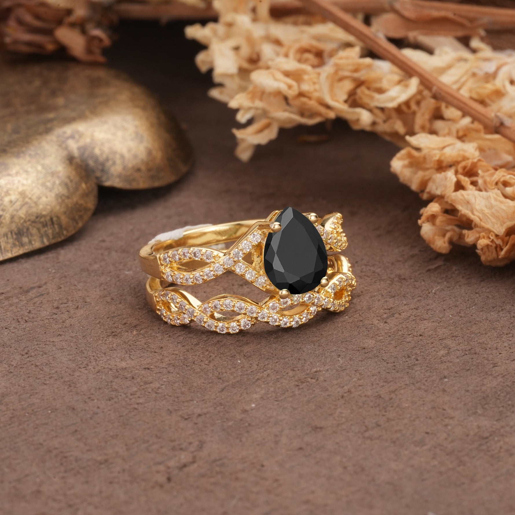 Luxurious and Unique: Entwined 4-Prong Pear Cut Black Onyx Bridal Ring Set - Rose-Gold