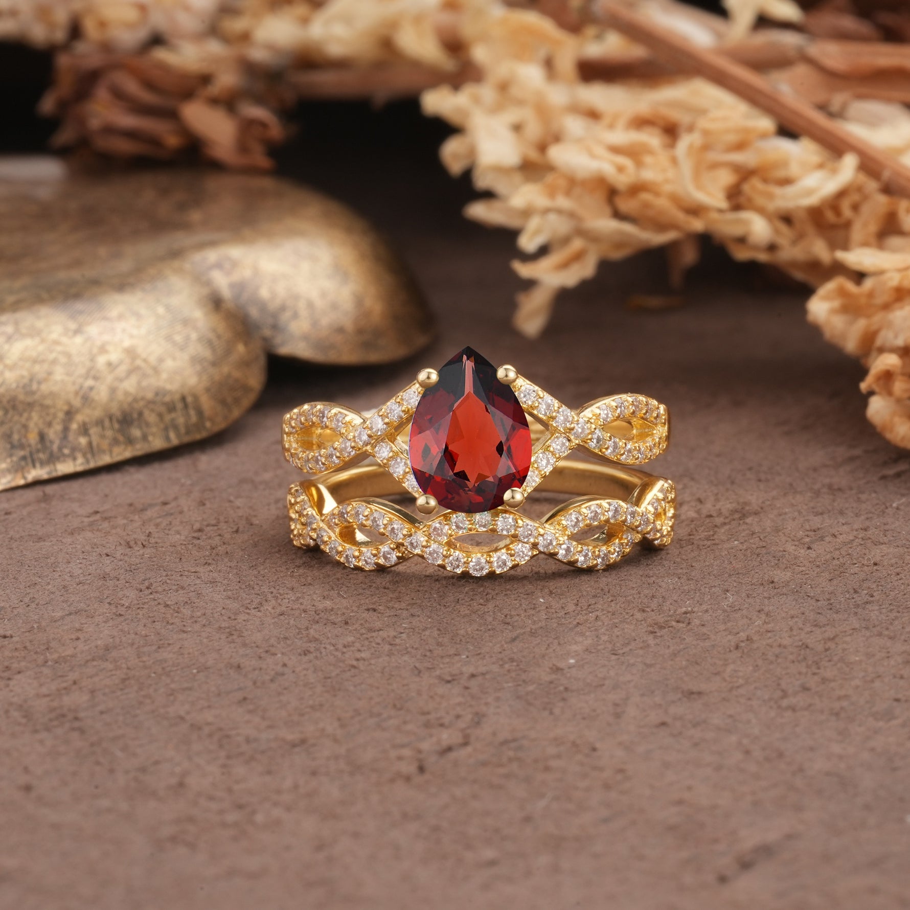 Luxurious and Unique: Entwined 4-Prong Pear Cut Garnet Bridal Ring Set - Yellow-Gold