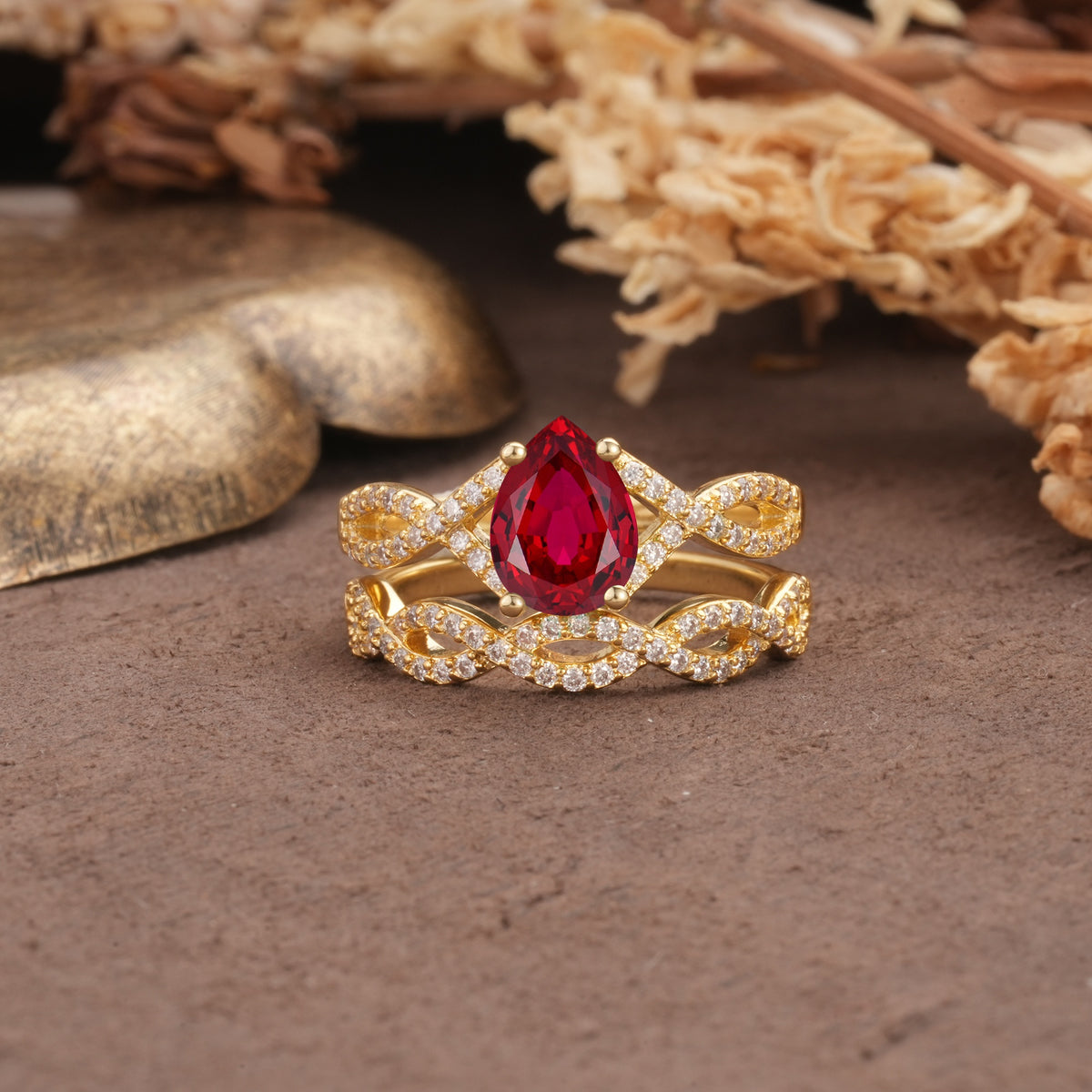 Luxurious and Unique: Entwined 4-Prong Pear Cut Ruby Bridal Ring Set - Yellow-Gold