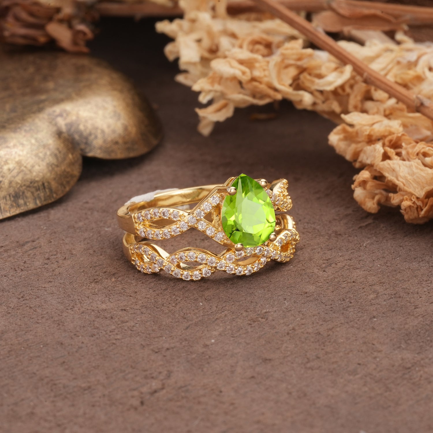 Luxurious and Unique: Entwined 4-Prong Pear Cut Peridot Bridal Ring Set - Rose-Gold