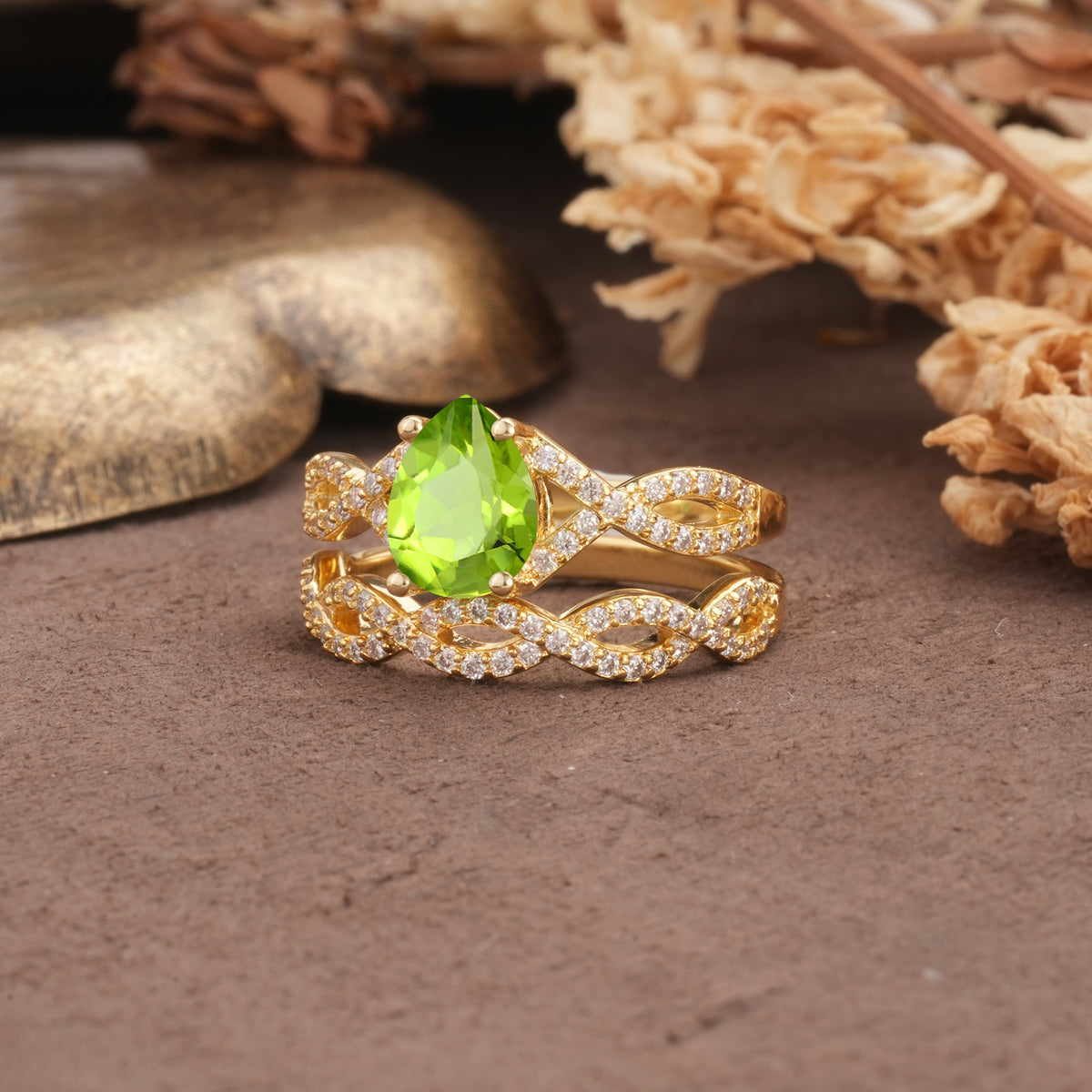 Luxurious and Unique: Entwined 4-Prong Pear Cut Peridot Bridal Ring Set - White-Gold
