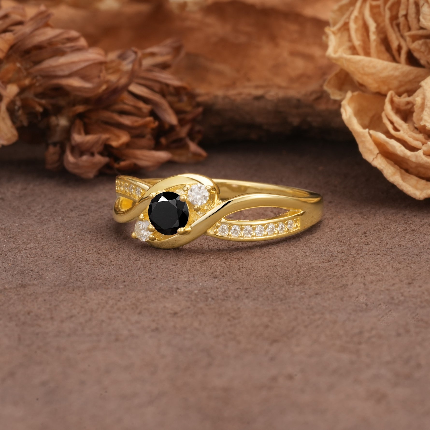 Unique, Minimalist, Twisted 4-Prong Round Cut Black Onyx Wedding Ring - Additional view