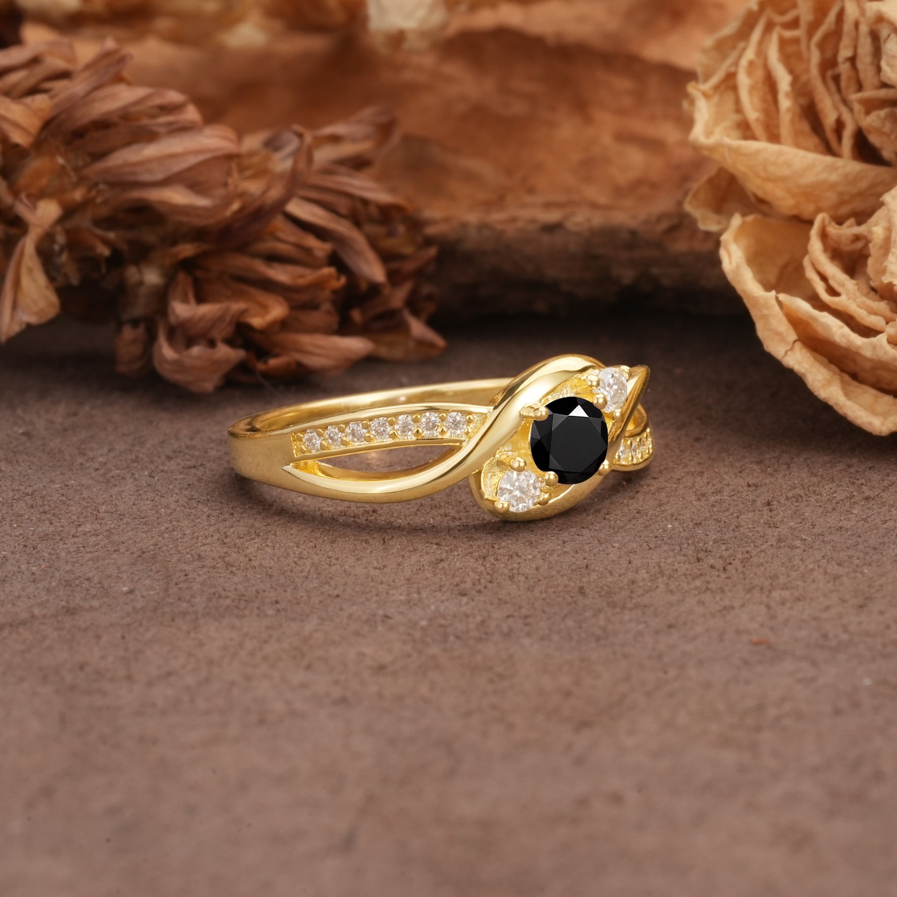 Unique, Minimalist, Twisted 4-Prong Round Cut Black Onyx Wedding Ring - Additional view