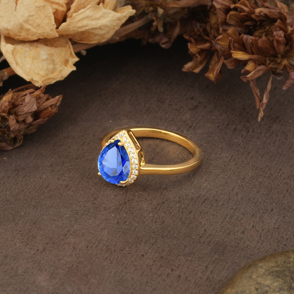Luxurious and Unique 4-Prong Pear Cut Sapphire Engagement Ring - Additional view