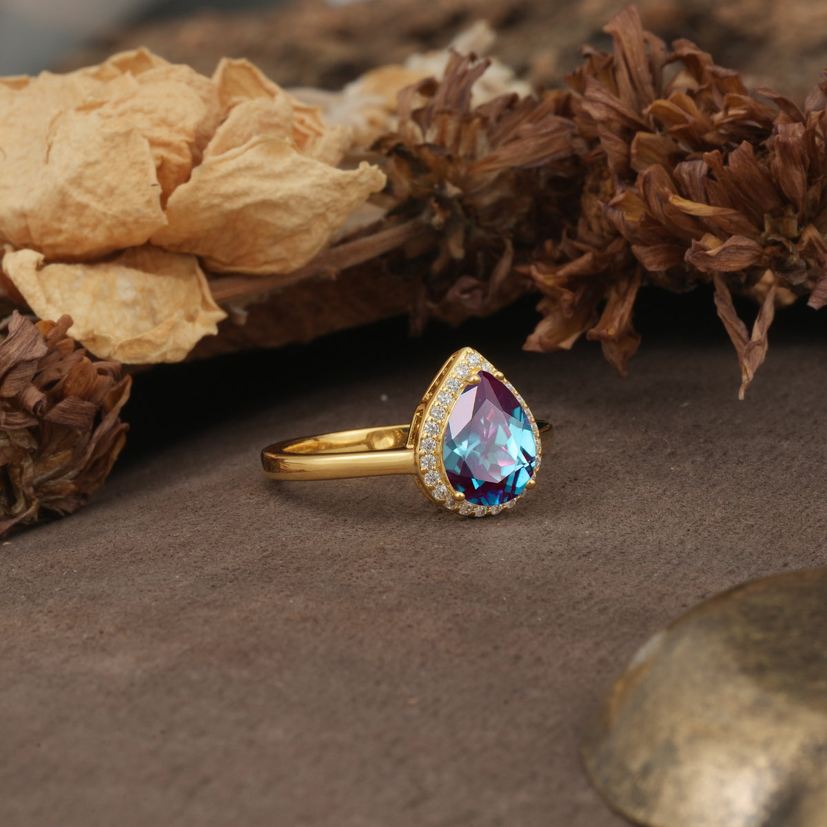 Luxurious and Unique 4-Prong Pear Cut Alexandrite Engagement Ring - Additional view