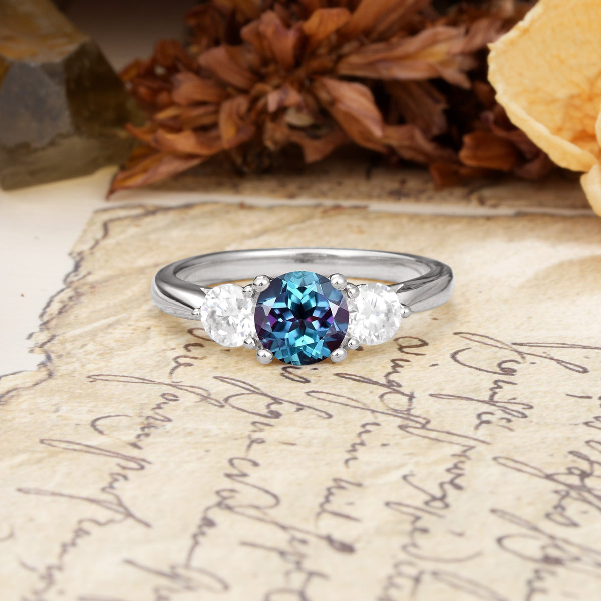 Luxurious Vintage 4 Prong Round Cut Alexandrite Three Stone Wedding Ring - Additional view
