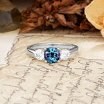 Luxurious Vintage 4 Prong Round Cut Alexandrite Three Stone Wedding Ring - Additional view