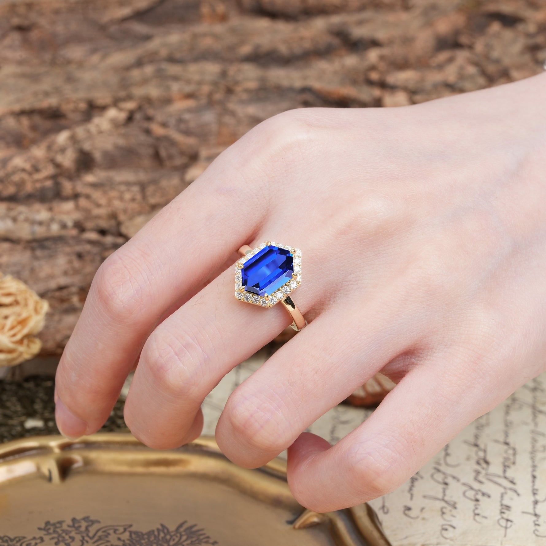 Luxurious Vintage 6-Prong Hexagonal Cut Sapphire Engagement Ring - Additional view