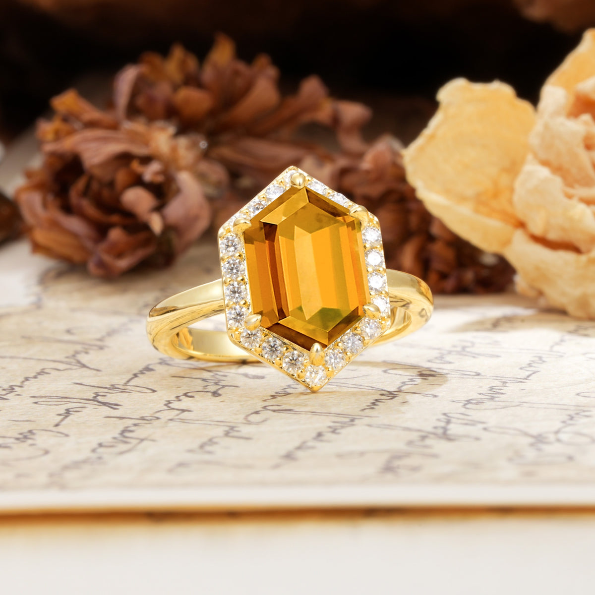 Luxurious Vintage 6-Prong Hexagonal Cut Citrine Engagement Ring - Additional view