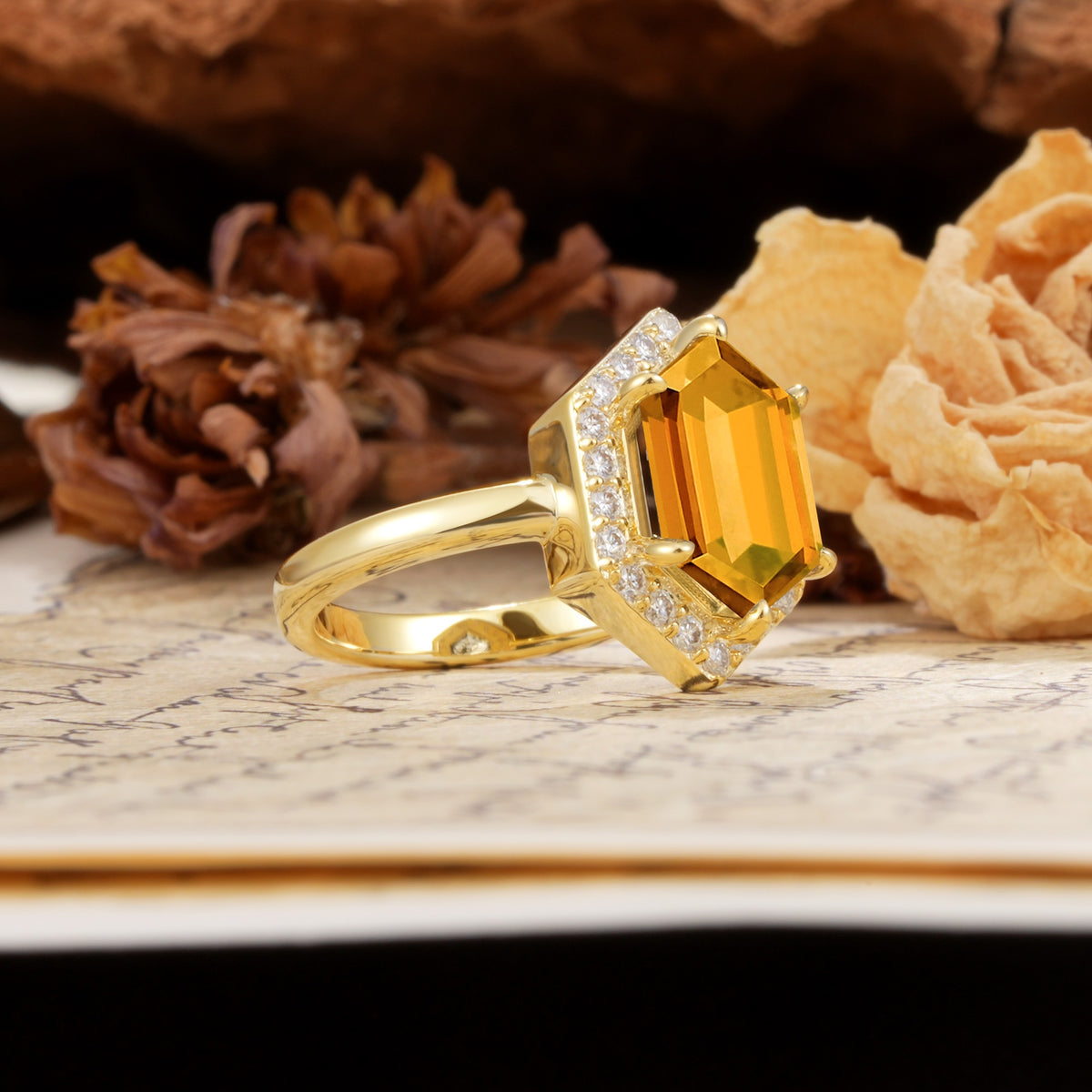 Luxurious Vintage 6-Prong Hexagonal Cut Citrine Engagement Ring - Additional view