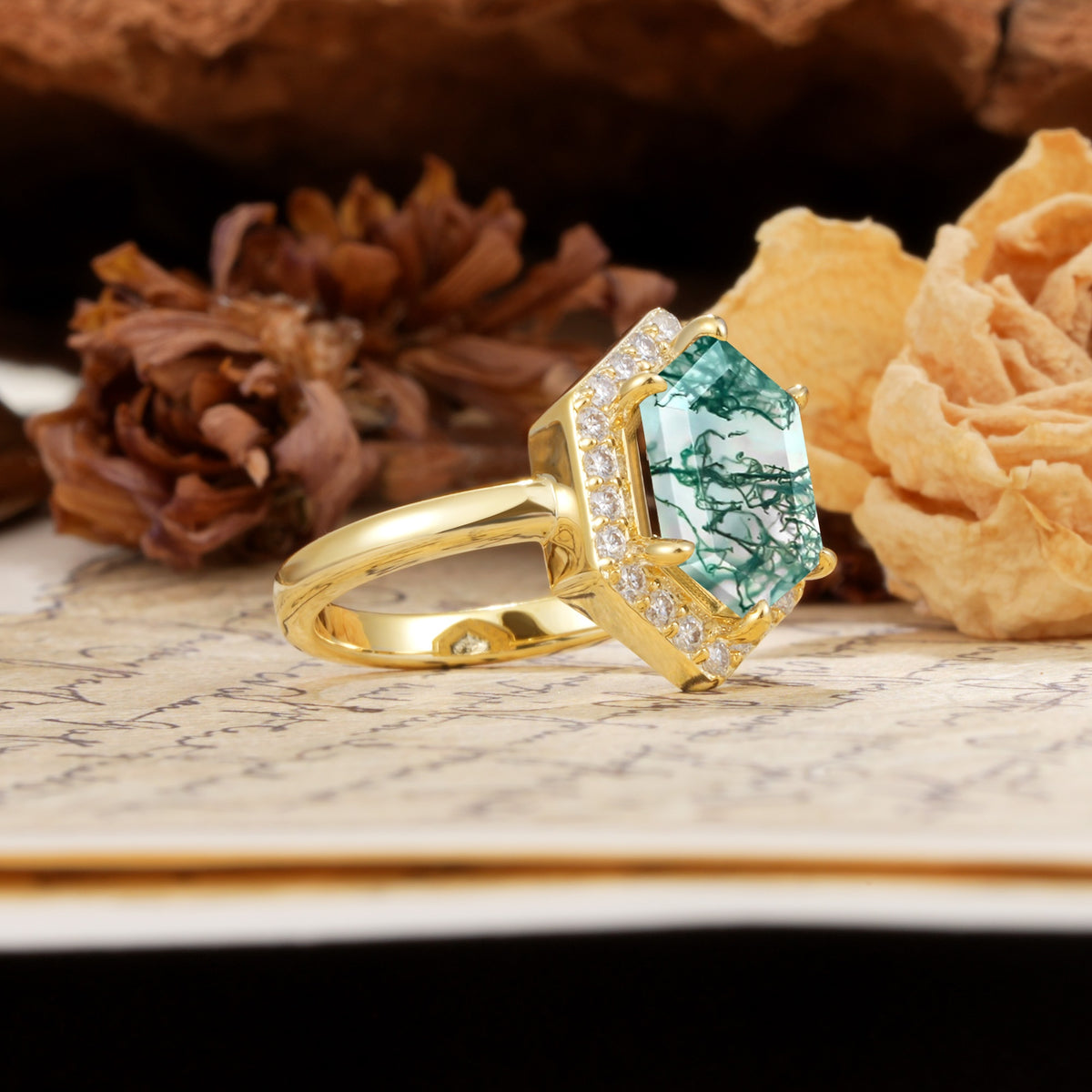 Luxurious Vintage 6-Prong Hexagonal Cut Moss Agate Engagement Ring - Additional view