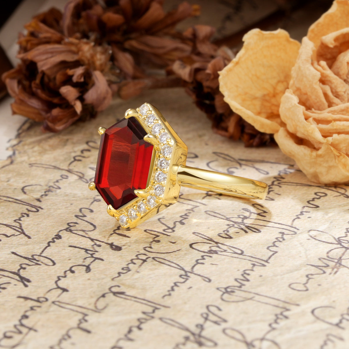 Luxurious Vintage 6-Prong Hexagonal Cut Garnet Engagement Ring - Additional view
