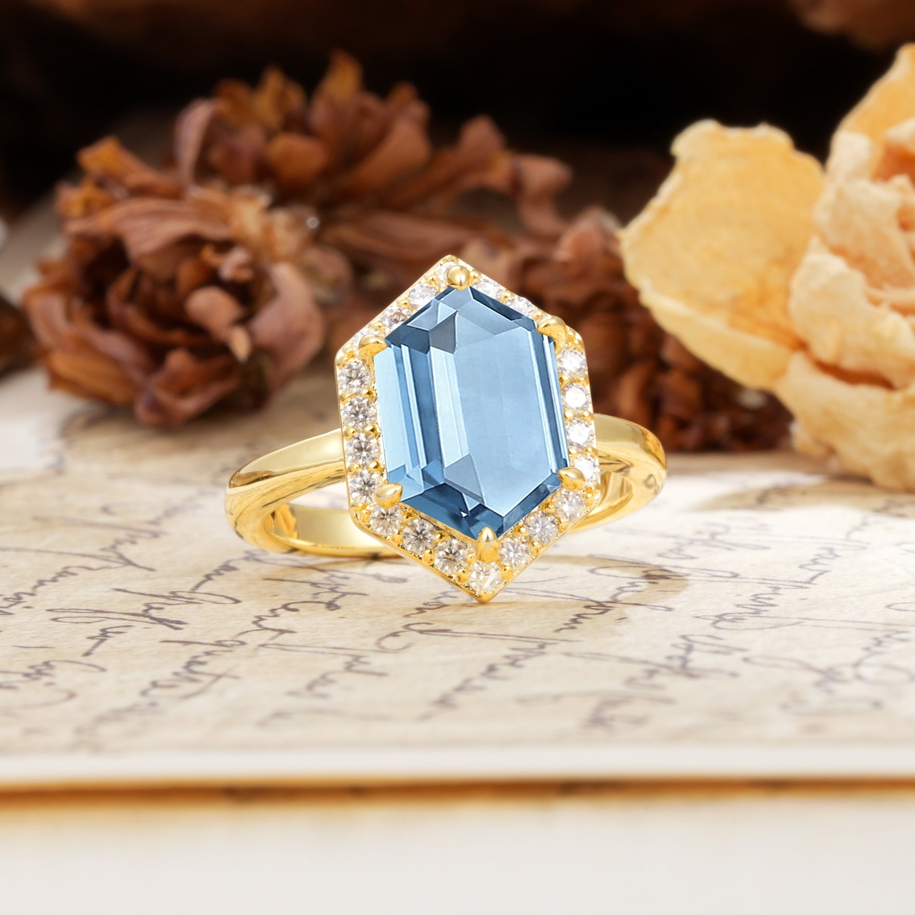 Luxurious Vintage 6-Prong Hexagonal Cut Aquamarine Engagement Ring - Additional view