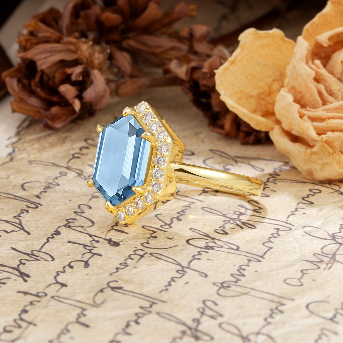 Luxurious Vintage 6-Prong Hexagonal Cut Aquamarine Engagement Ring - Additional view