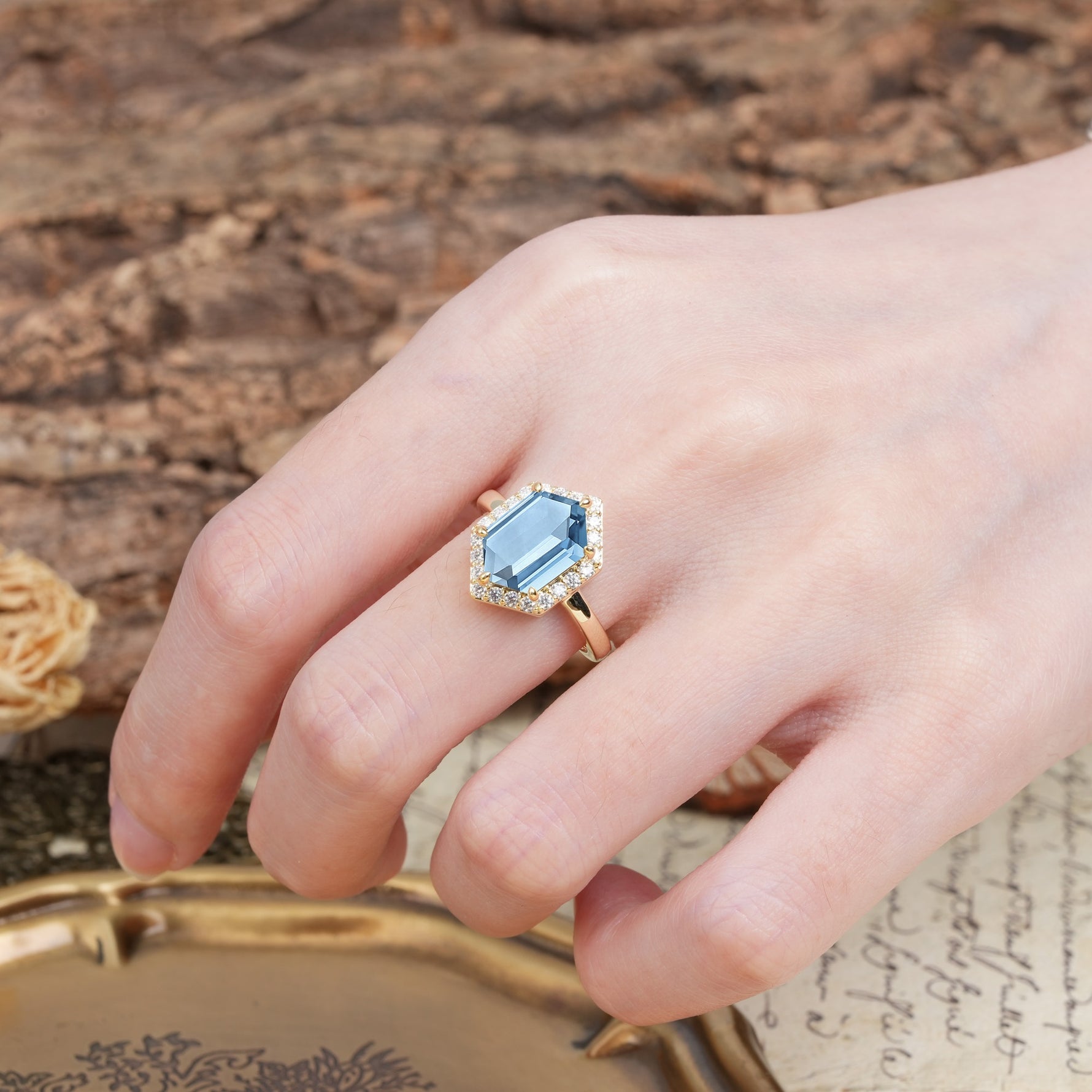 Luxurious Vintage 6-Prong Hexagonal Cut Aquamarine Engagement Ring - Additional view