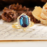 Luxurious Vintage 6-Prong Hexagonal Cut Alexandrite Engagement Ring - Additional view