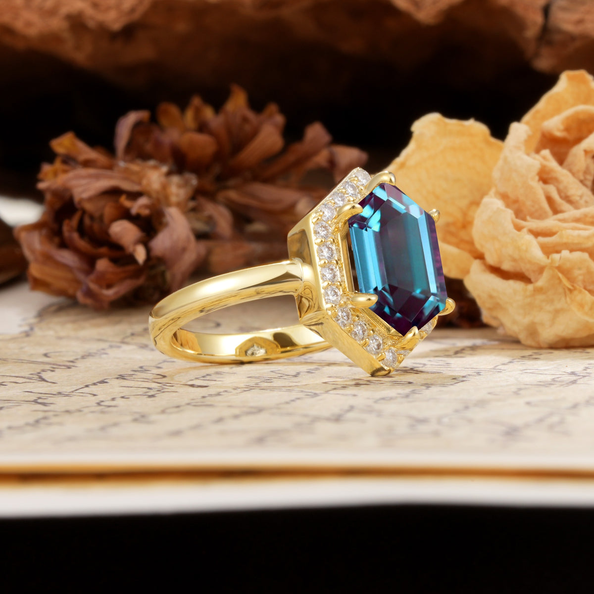 Luxurious Vintage 6-Prong Hexagonal Cut Alexandrite Engagement Ring - Additional view