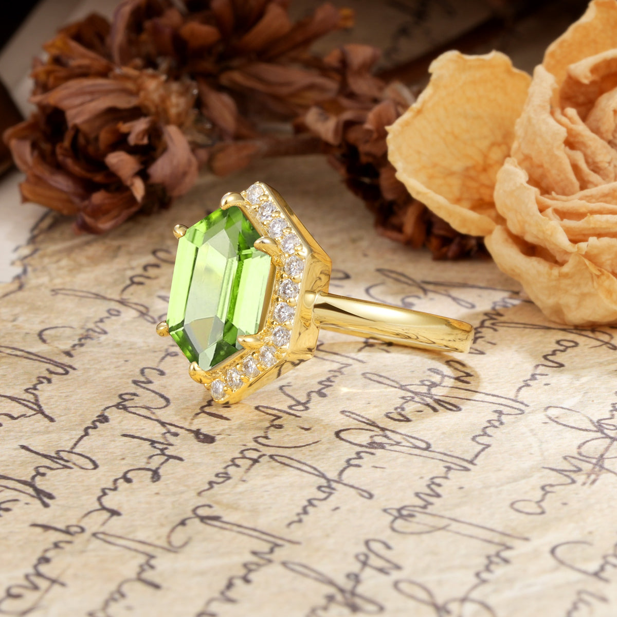 Luxurious Vintage 6-Prong Hexagonal Cut Peridot Engagement Ring - Additional view