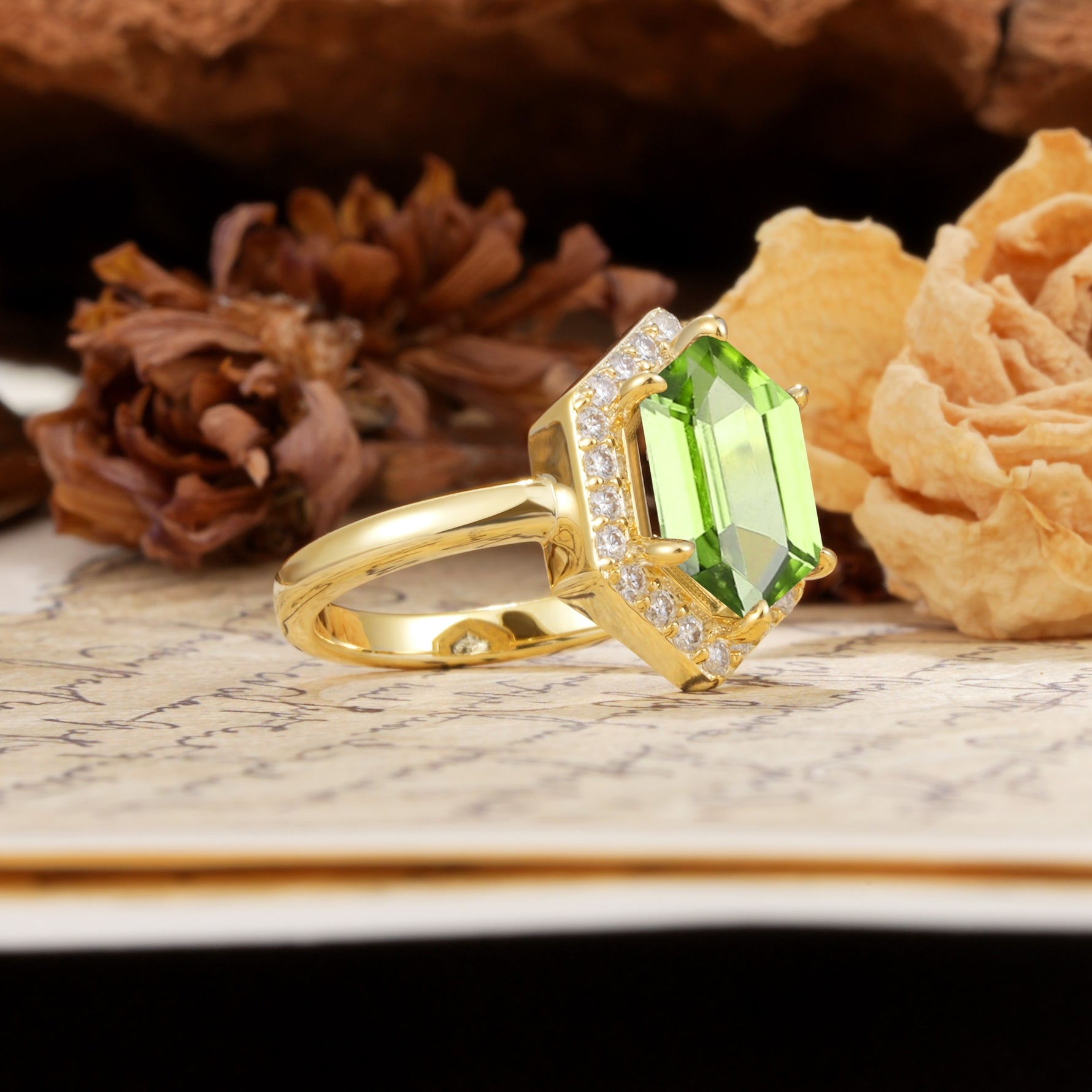 Luxurious Vintage 6-Prong Hexagonal Cut Peridot Engagement Ring - Additional view