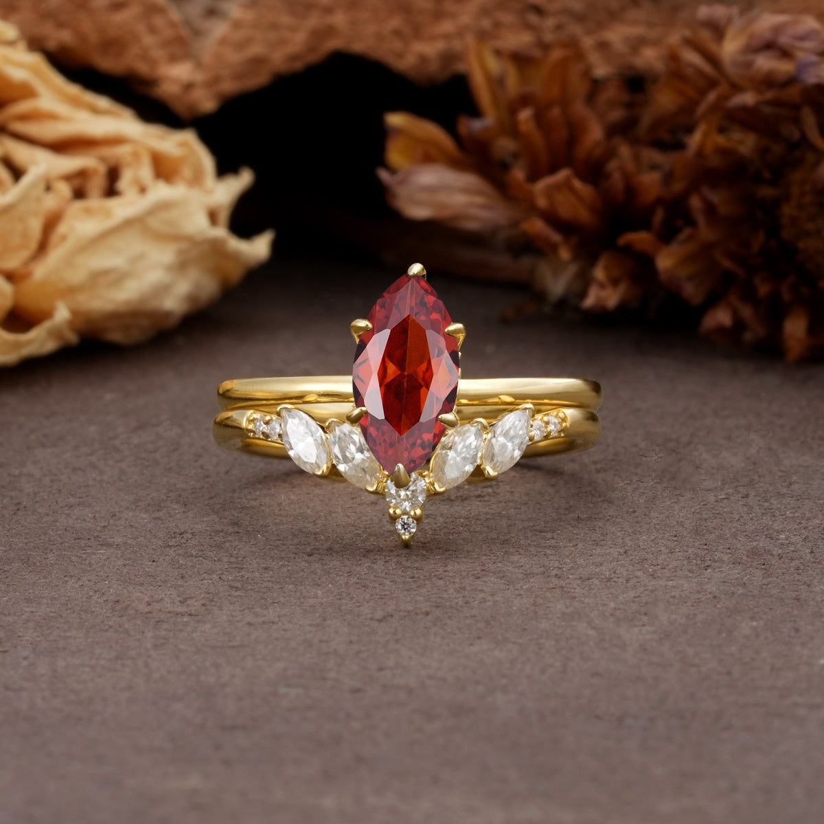 Luxurious Vintage 6-Prong Marquise Cut Garnet Bridal Ring Set - Yellow-Gold