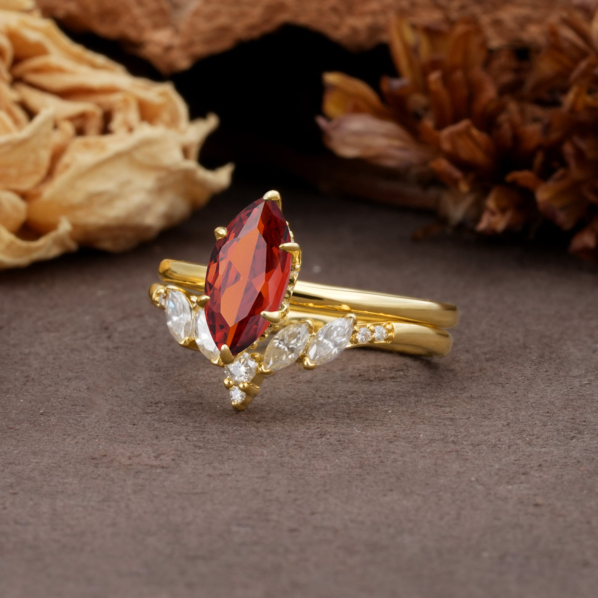 Luxurious Vintage 6-Prong Marquise Cut Garnet Bridal Ring Set - Rose-Gold
