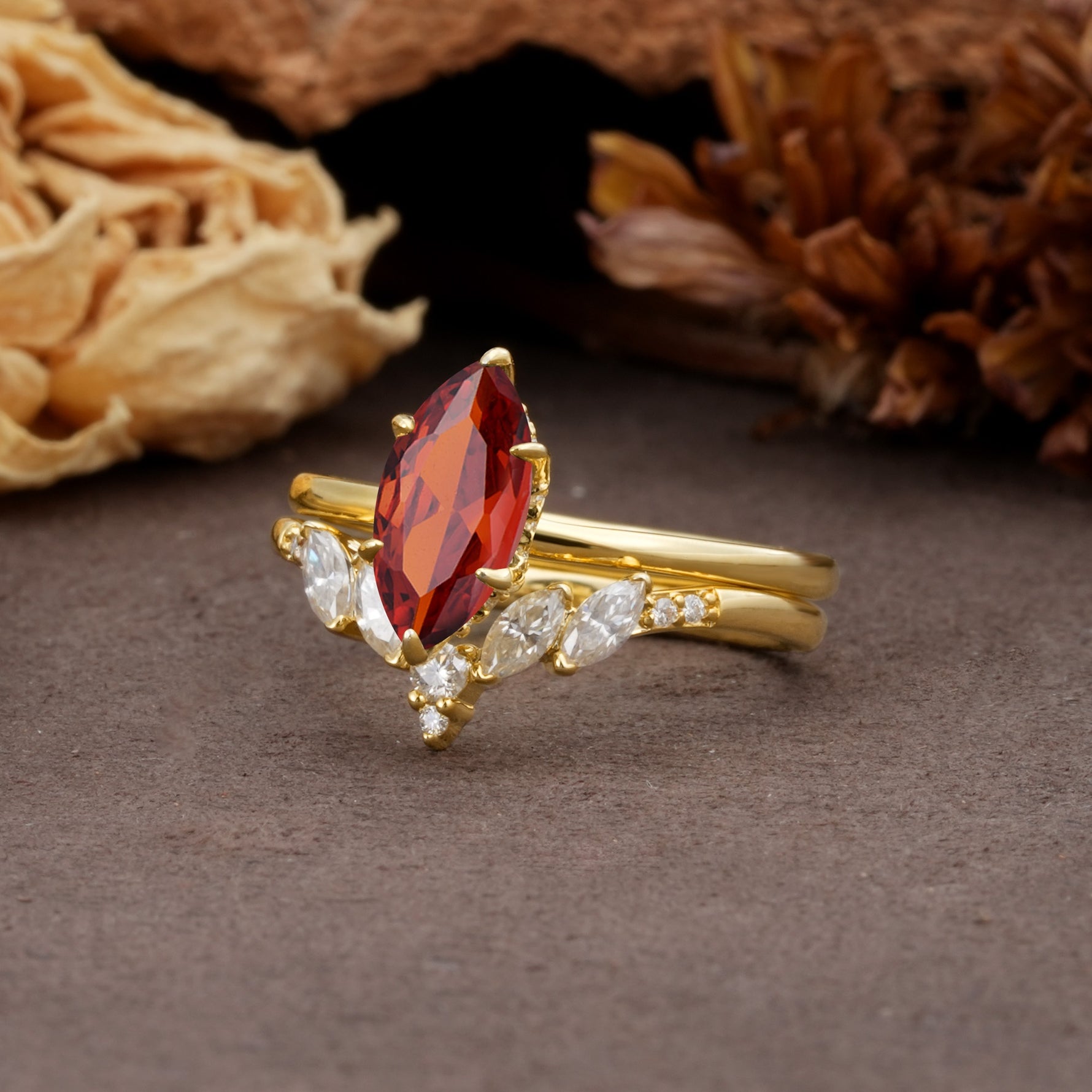 Luxurious Vintage 6-Prong Marquise Cut Garnet Bridal Ring Set - Rose-Gold
