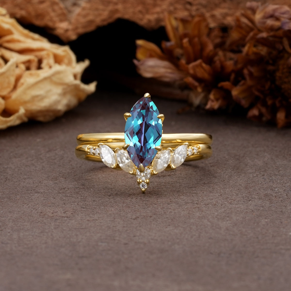 Luxurious Vintage 6-Prong Marquise Cut Alexandrite Bridal Ring Set - Yellow-Gold