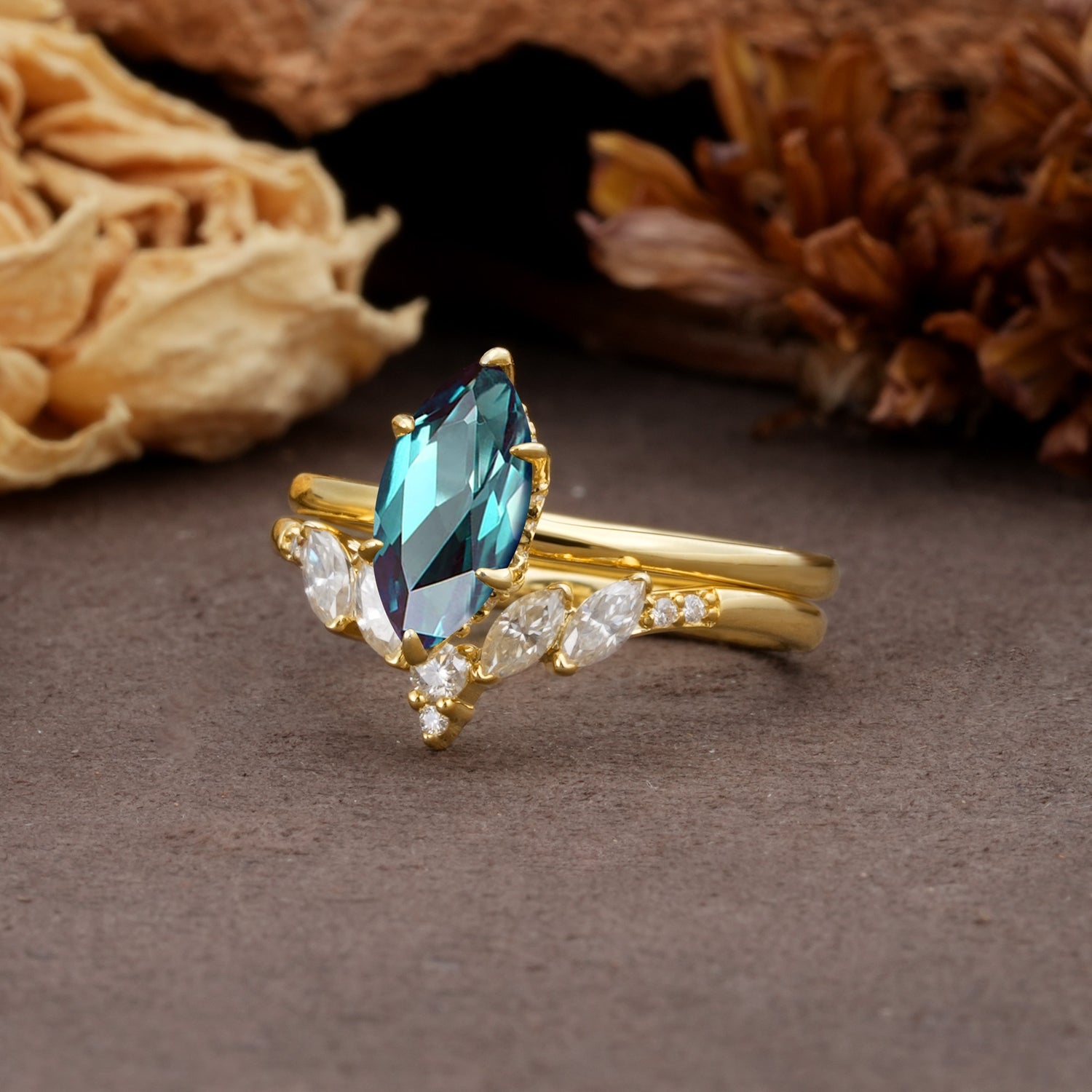 Luxurious Vintage 6-Prong Marquise Cut Alexandrite Bridal Ring Set - Rose-Gold