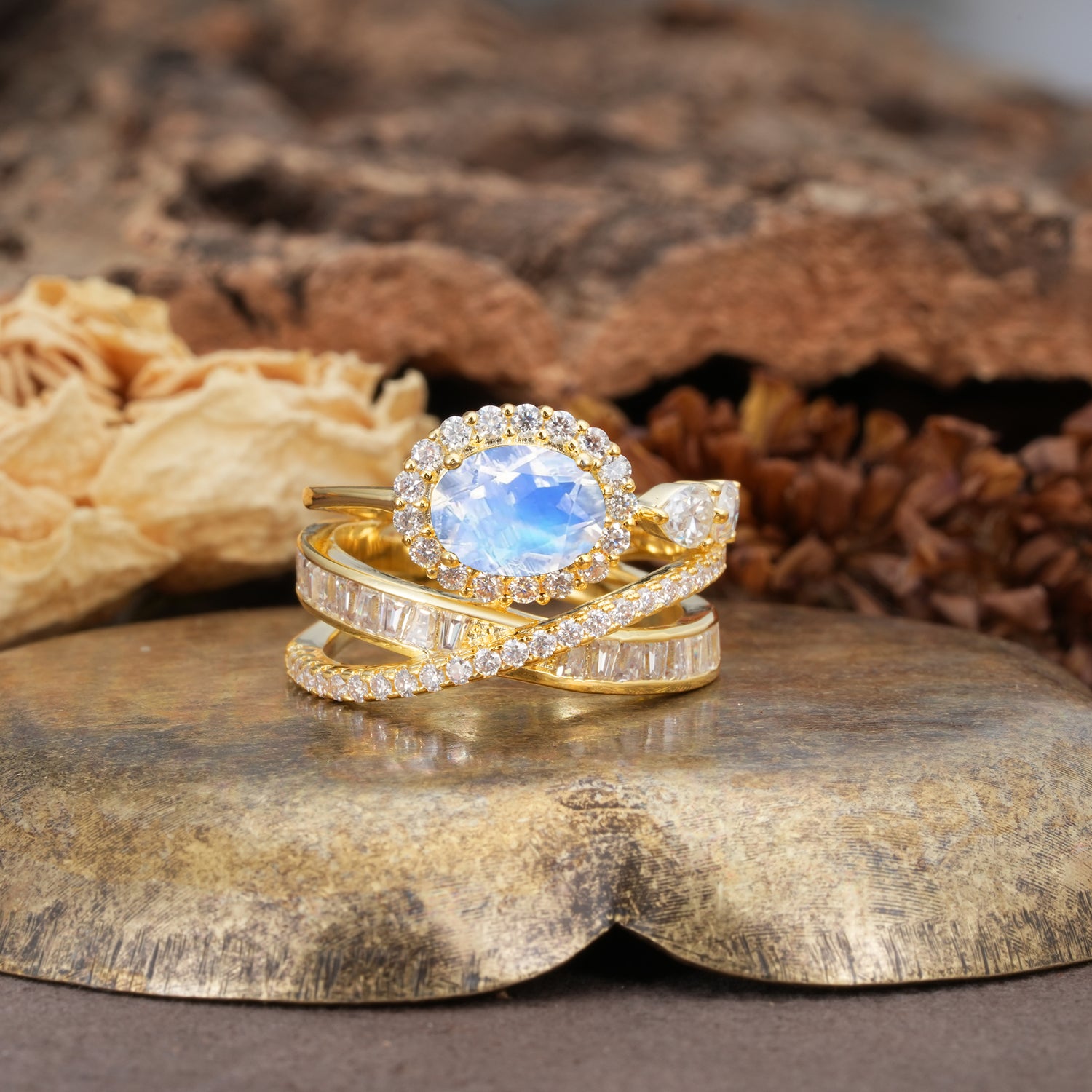 Vintage-Luxury Entwined 4-Prong Oval Cut Moonstone Engagement Ring