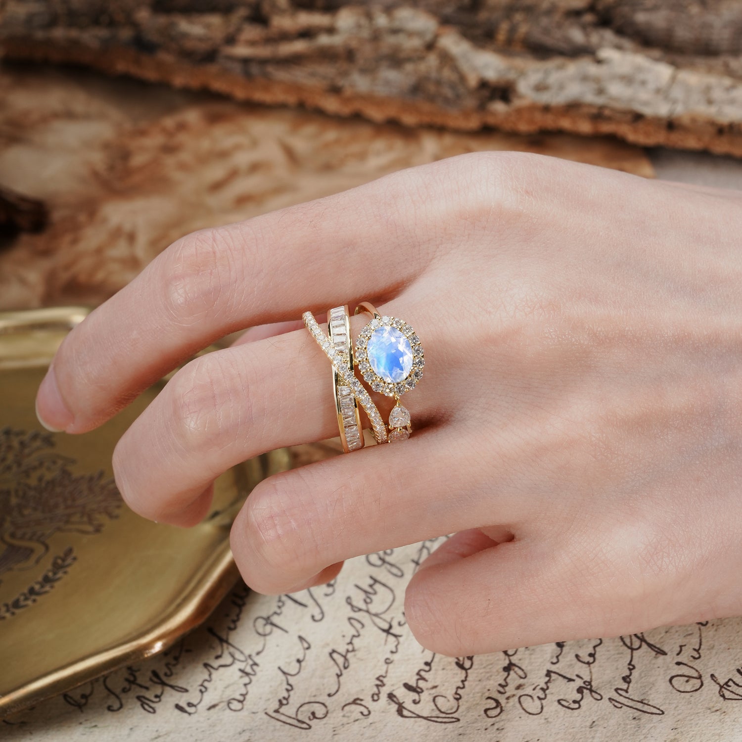 Vintage-Luxury Entwined 4-Prong Oval Cut Moonstone Engagement Ring