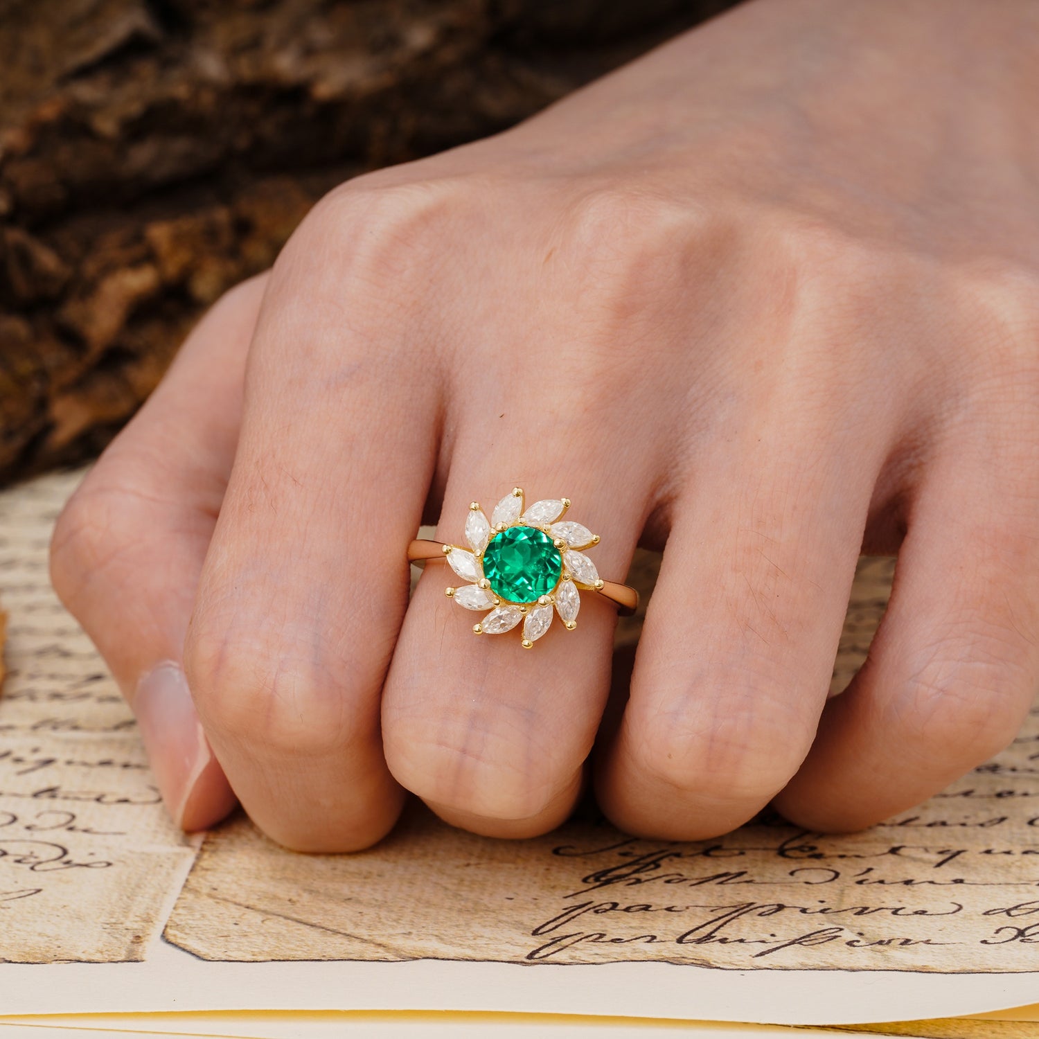 Nature-Inspired Classic Flower-Shaped 4-Prong Round Cut Emerald Engagement Ring
