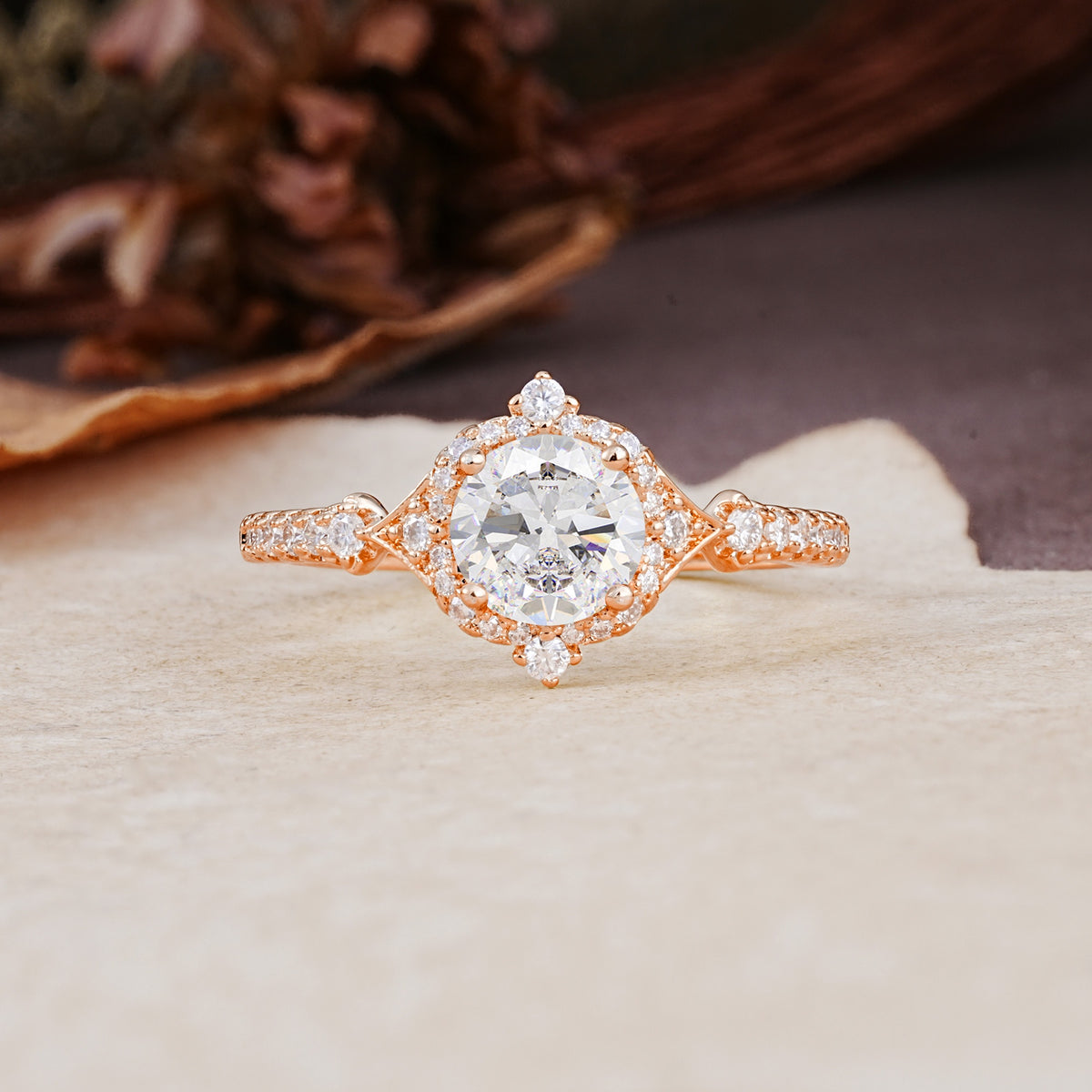 Luxurious Vintage 4-Prong Round Cut Moissanite Engagement Ring - Additional view