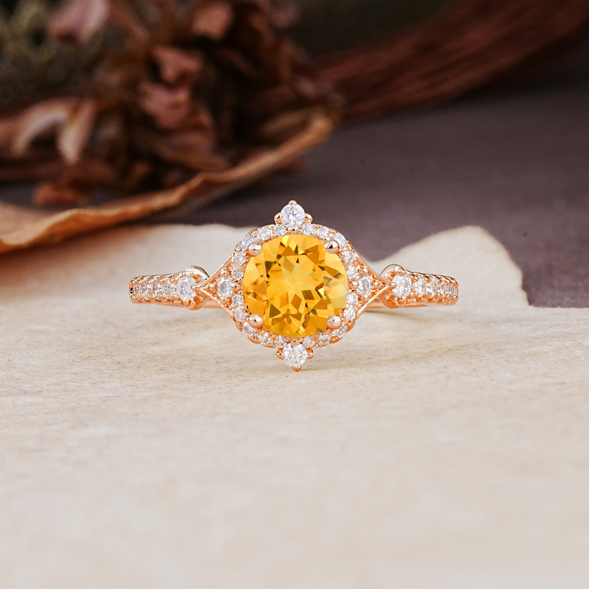 Luxurious Vintage 4-Prong Round Cut Citrine Engagement Ring - Additional view