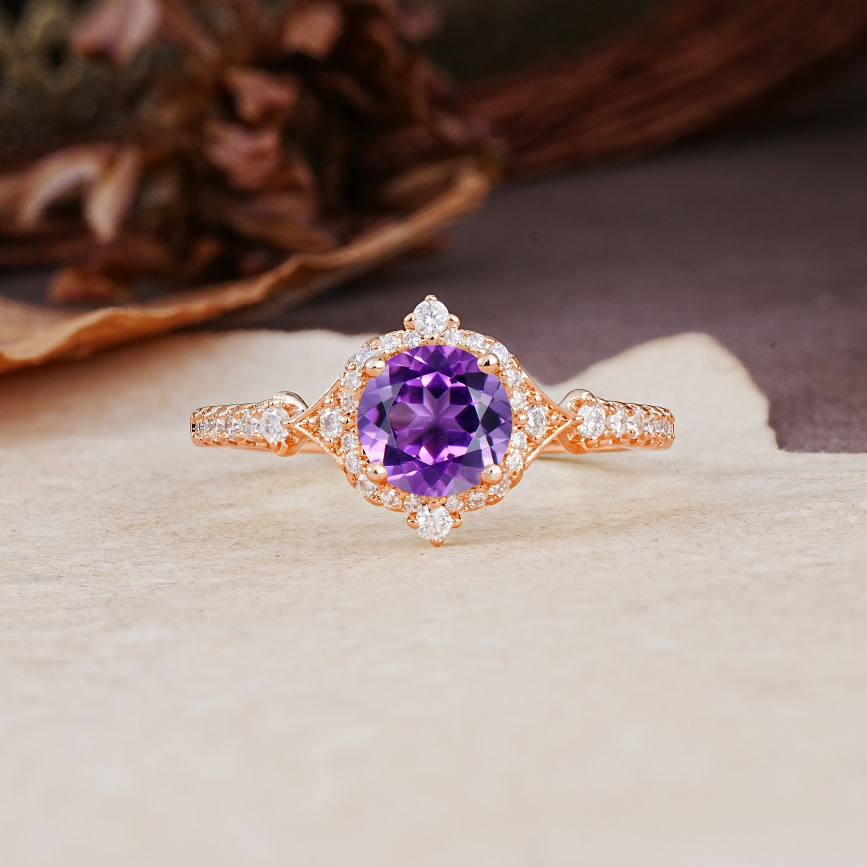 Luxurious Vintage 4-Prong Round Cut Amethyst Engagement Ring - Additional view