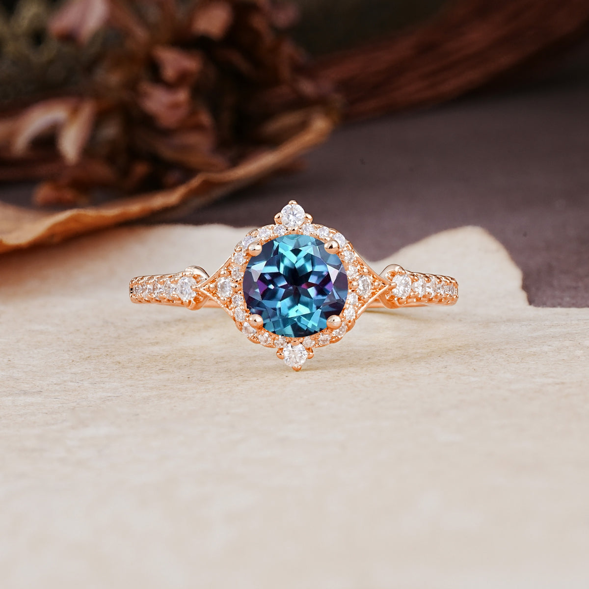 Luxurious Vintage 4-Prong Round Cut Alexandrite Engagement Ring - Additional view