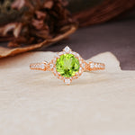Luxurious Vintage 4-Prong Round Cut Peridot Engagement Ring - Additional view