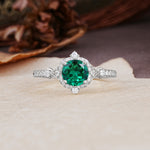 Luxurious Vintage 4-Prong Round Cut Emerald Engagement Ring - Additional view
