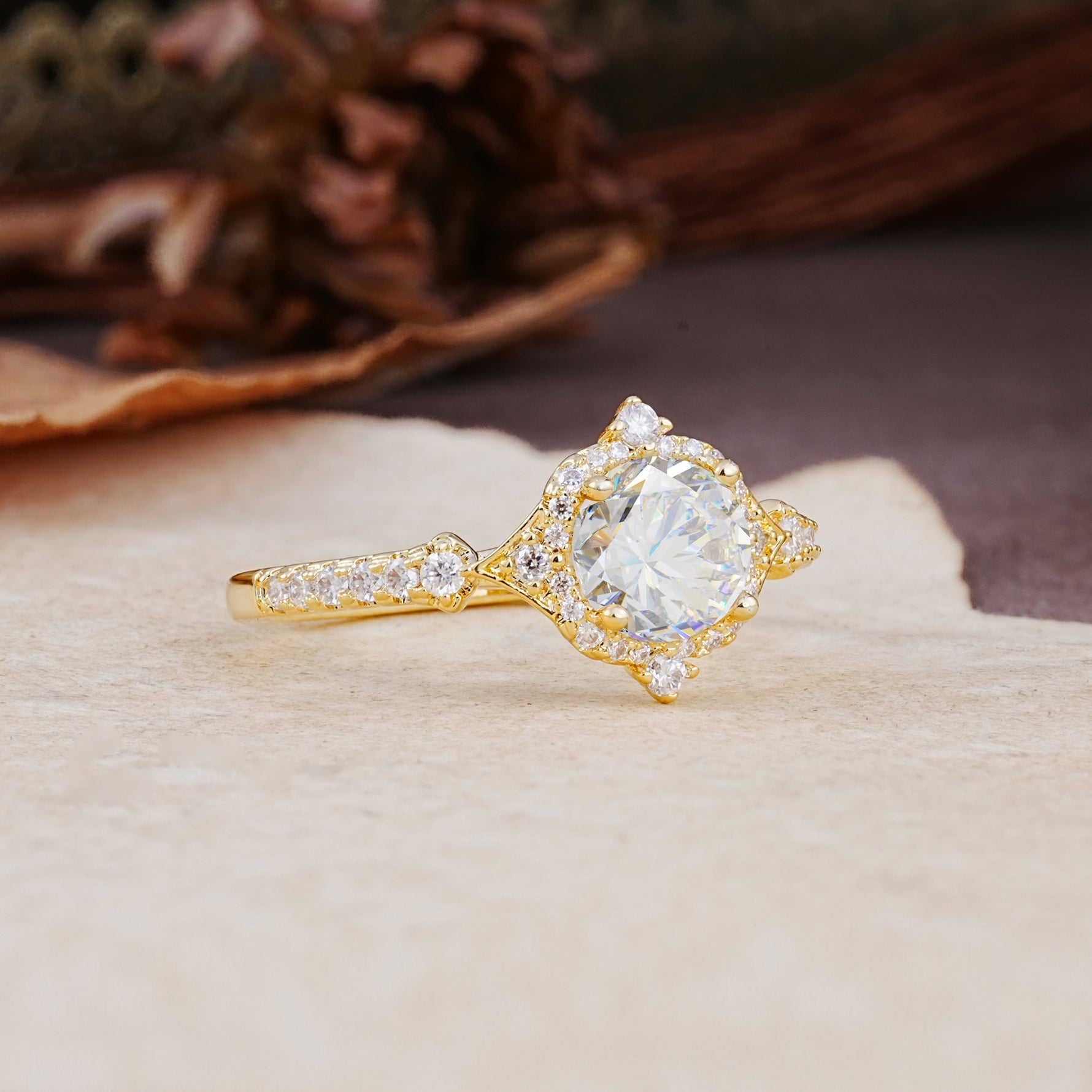 Luxurious Vintage 4-Prong Round Cut Moissanite Engagement Ring - Additional view