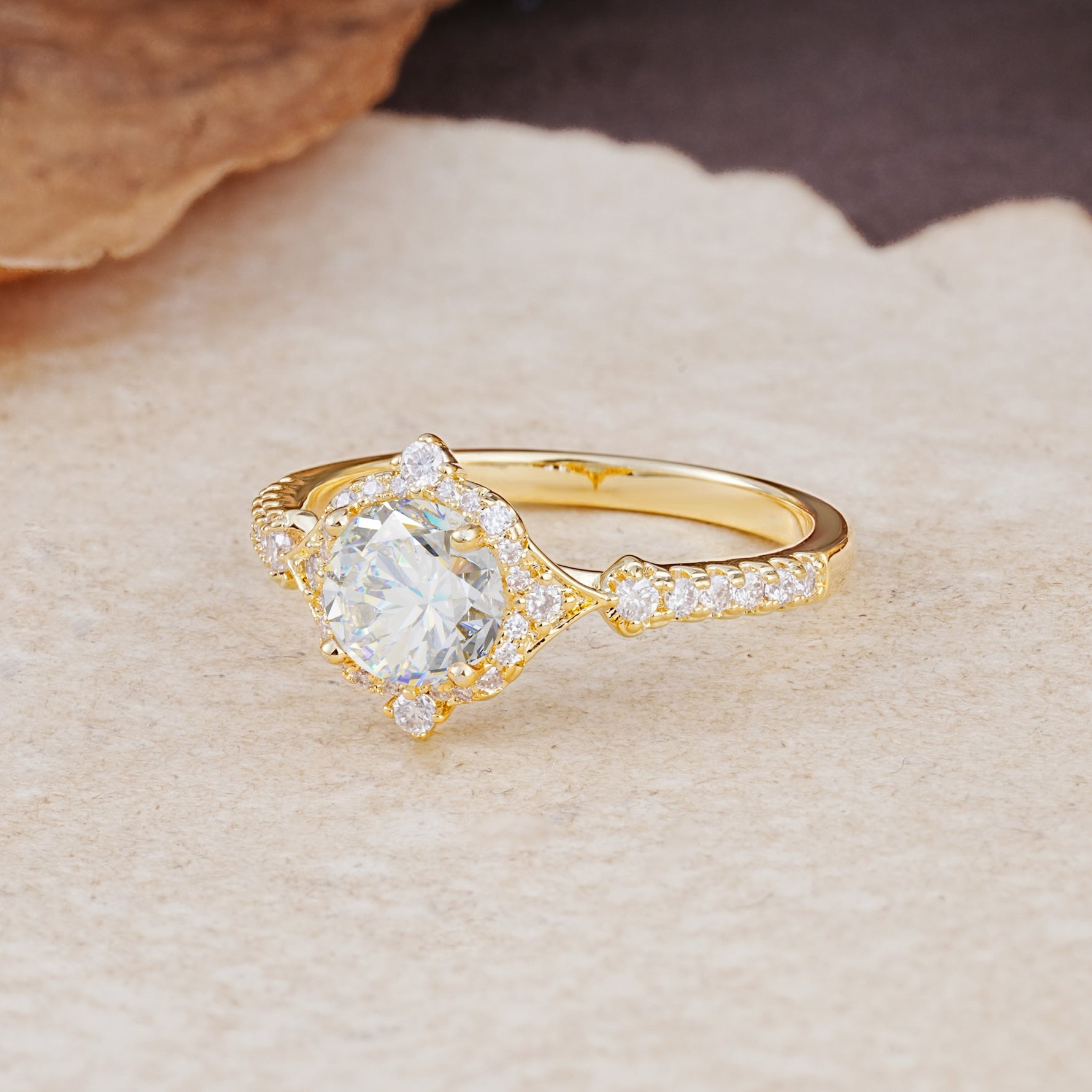 Luxurious Vintage 4-Prong Round Cut Moissanite Engagement Ring - Additional view