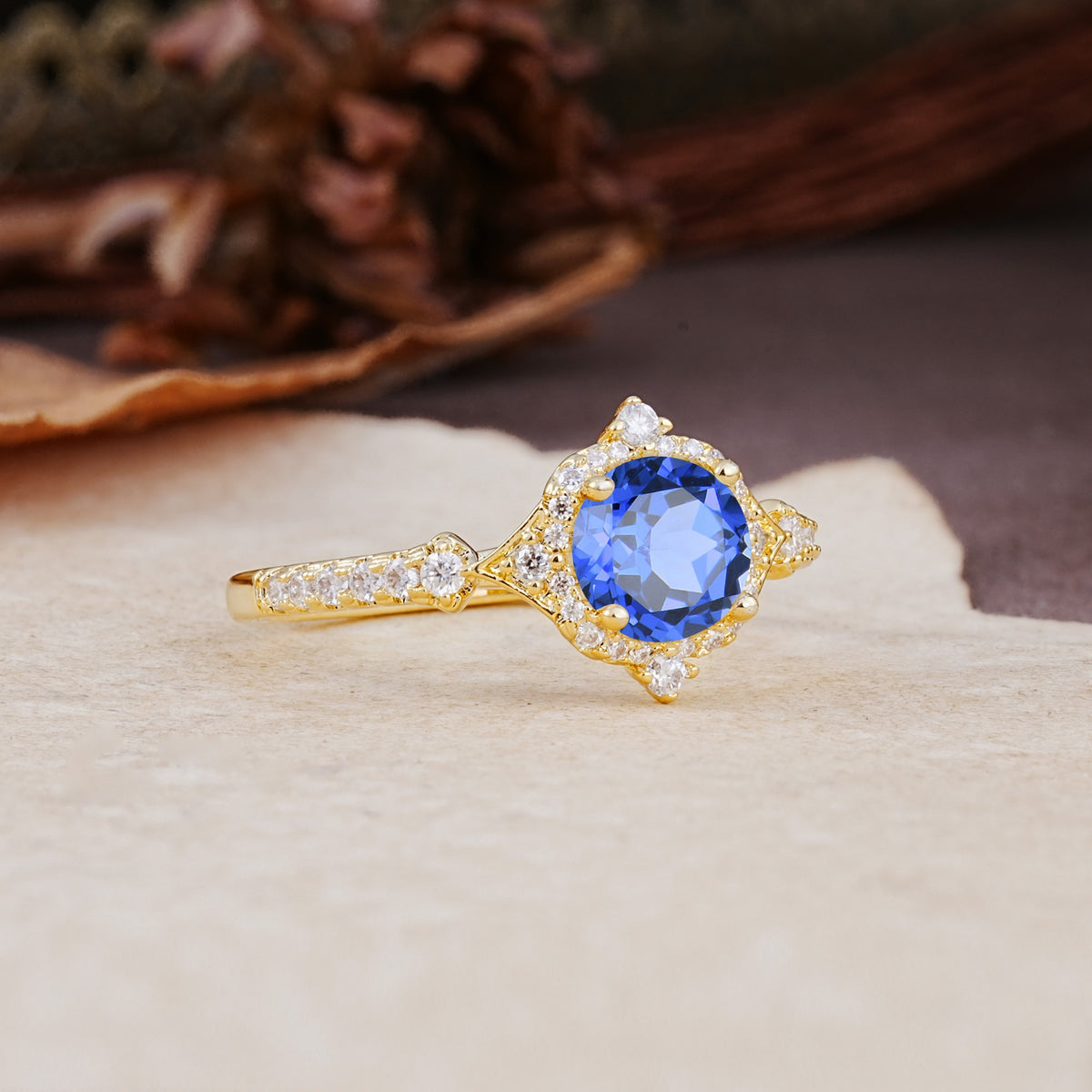 Luxurious Vintage 4-Prong Round Cut Sapphire Engagement Ring - Additional view