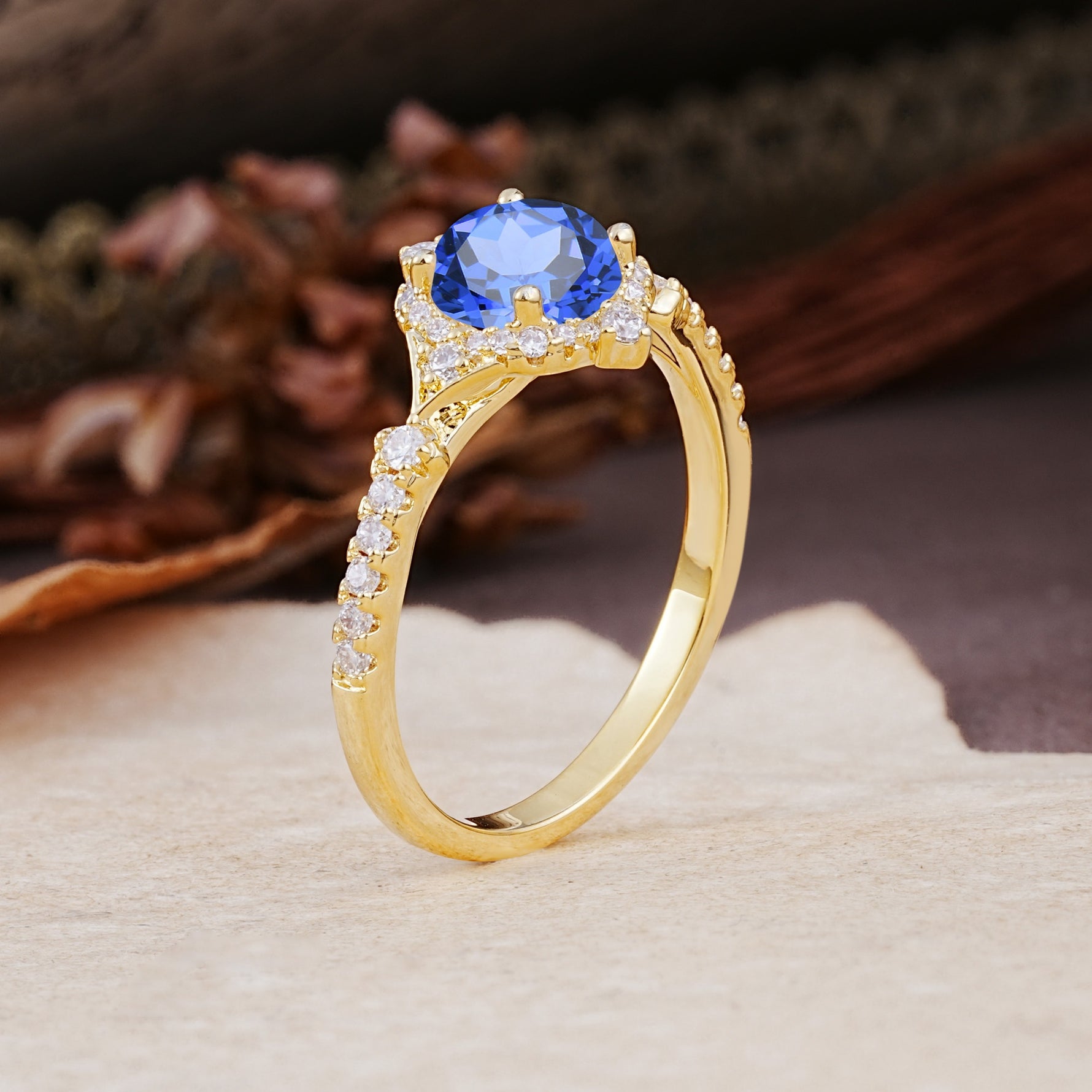 Luxurious Vintage 4-Prong Round Cut Sapphire Engagement Ring - Additional view
