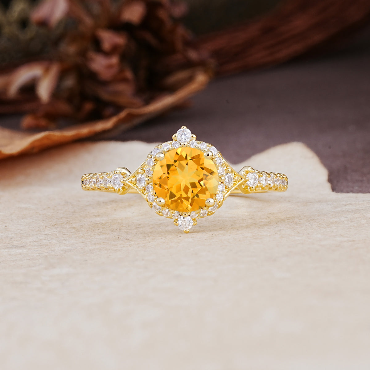 Luxurious Vintage 4-Prong Round Cut Citrine Engagement Ring - Additional view