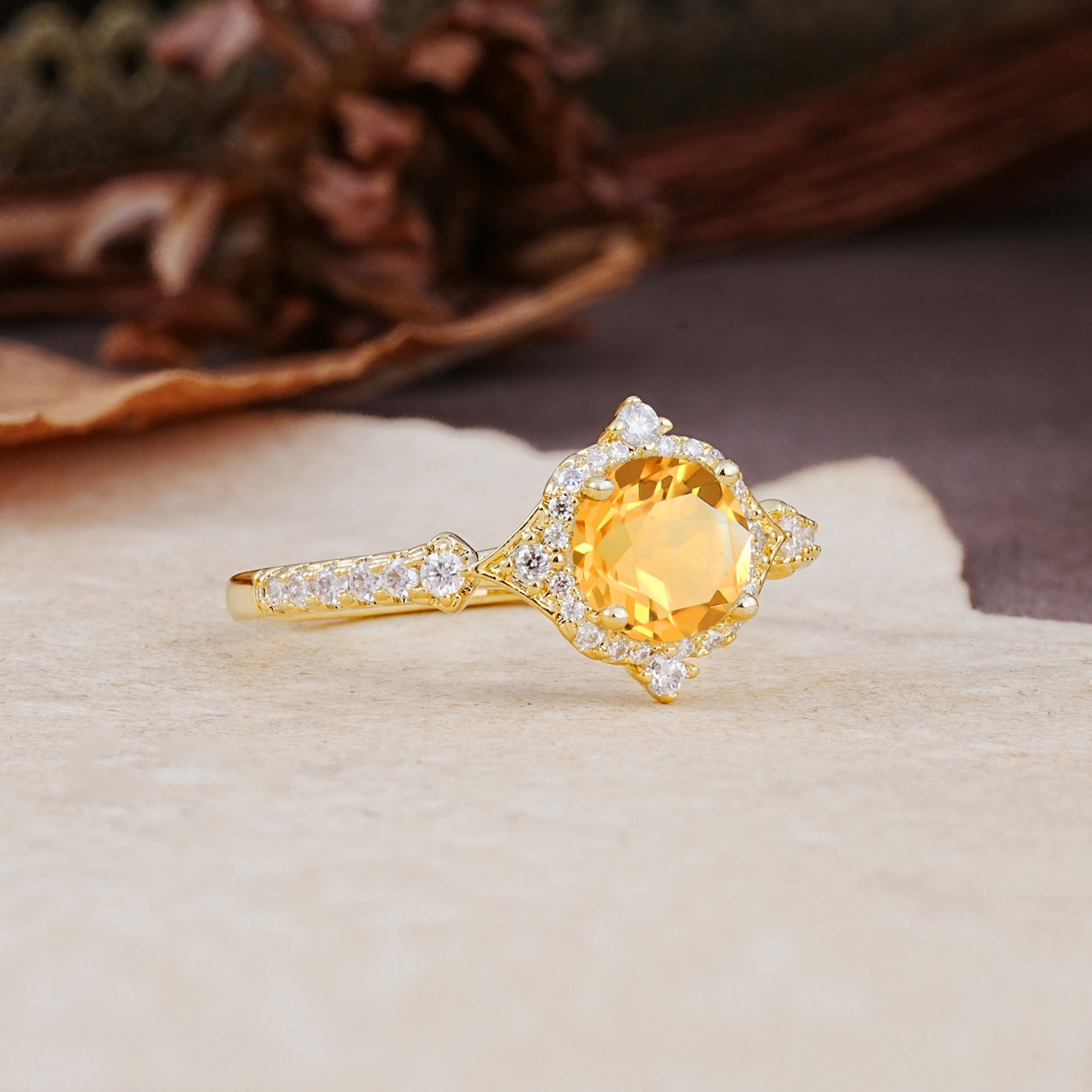 Luxurious Vintage 4-Prong Round Cut Citrine Engagement Ring - Additional view
