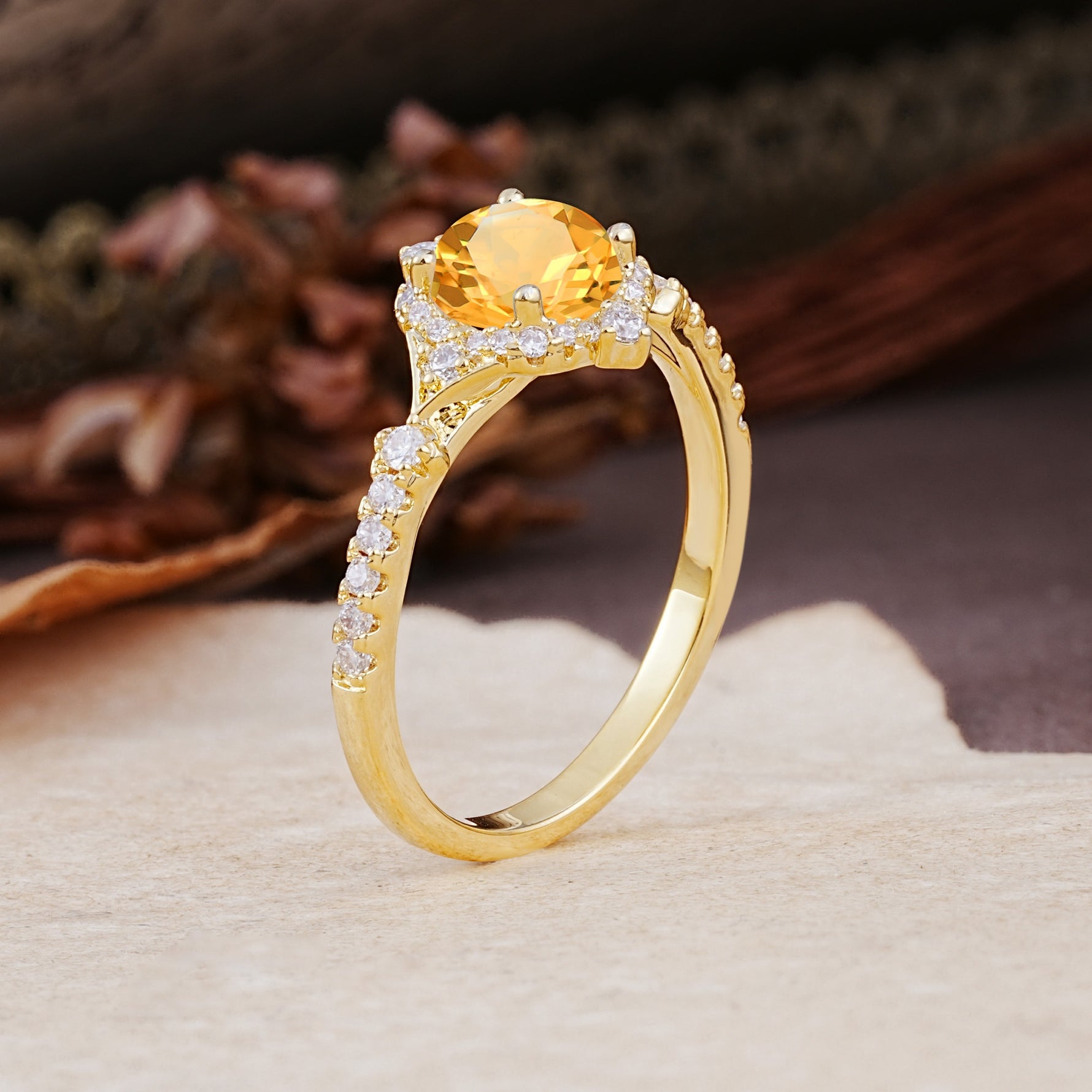 Luxurious Vintage 4-Prong Round Cut Citrine Engagement Ring - Additional view