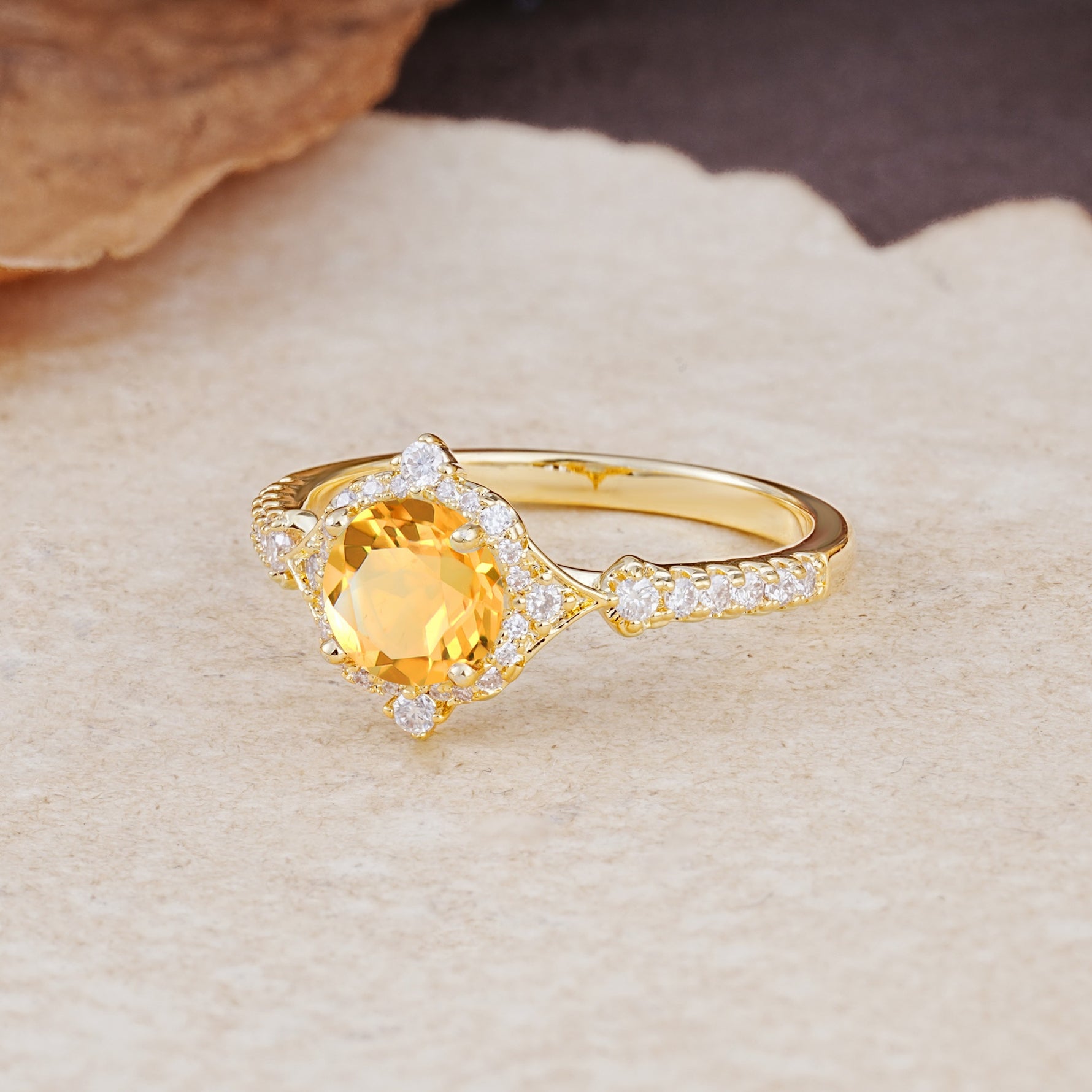 Luxurious Vintage 4-Prong Round Cut Citrine Engagement Ring - Additional view
